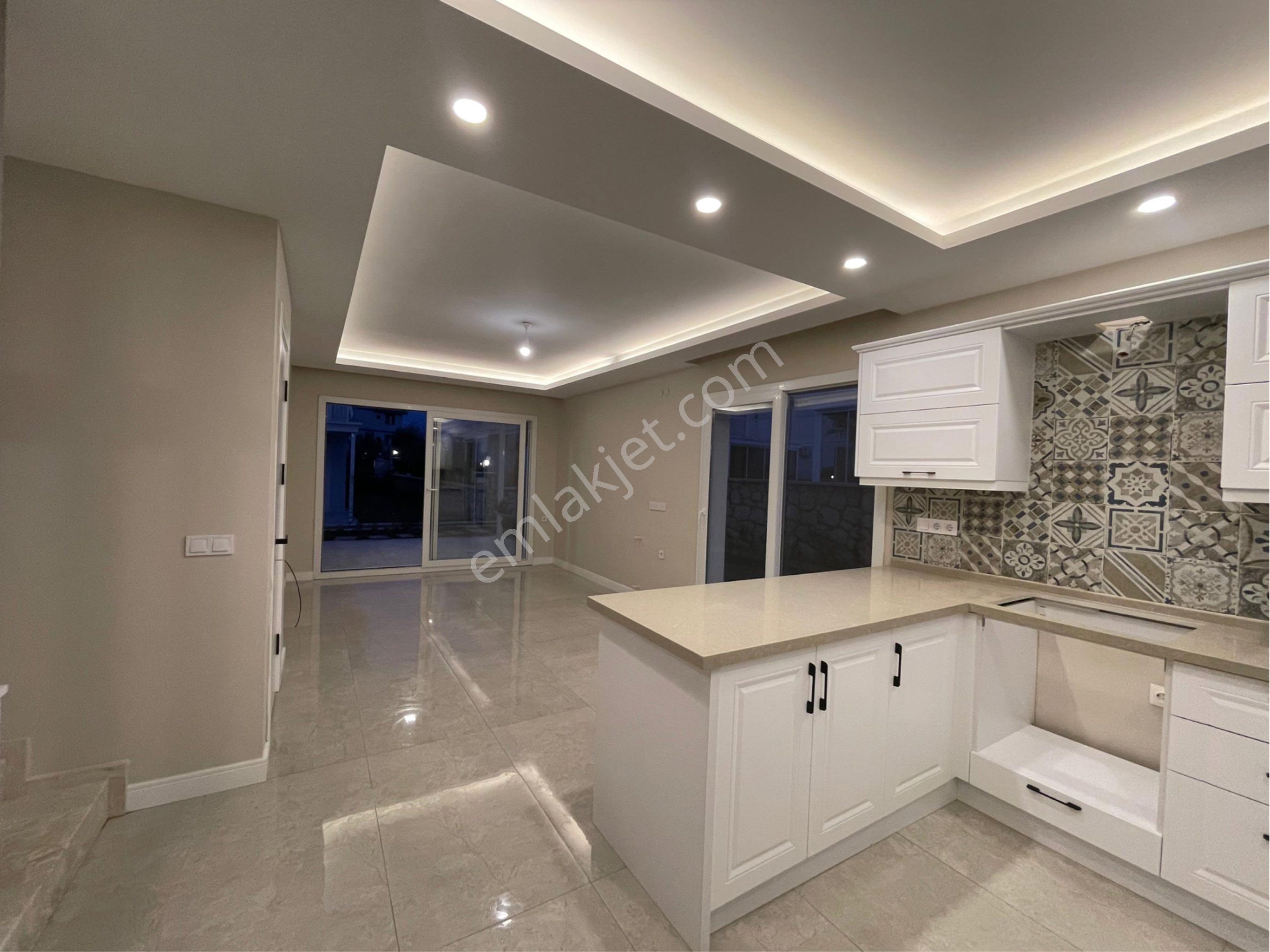Kuşadası Davutlarda 3+1 Sıfır Açık Kapalı Havuzlu Konseptli Sitede Satılık Villa - Görsel 16