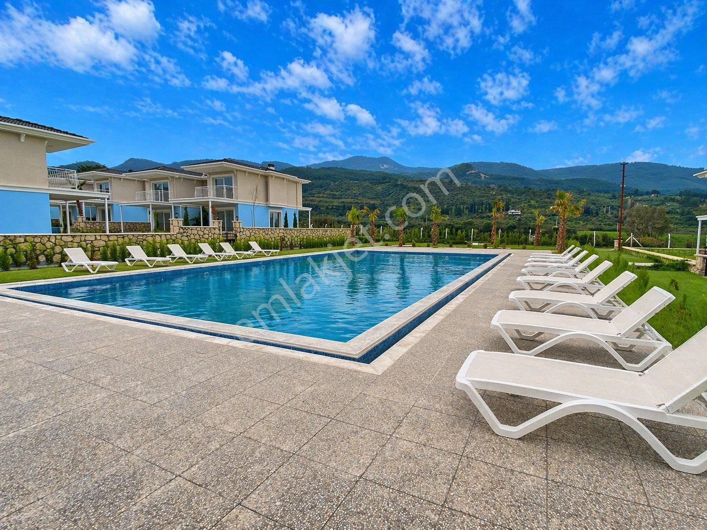 Kuşadası Davutlarda 3+1 Sıfır Açık Kapalı Havuzlu Konseptli Sitede Satılık Villa - Görsel 7