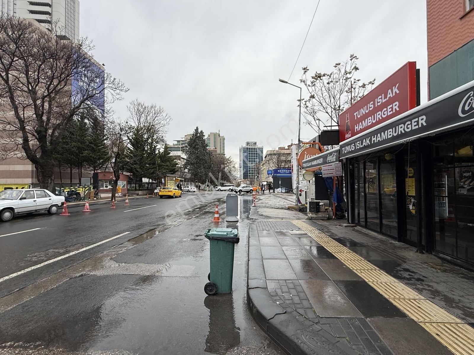 Acil! Tunus Caddesinin Hareketli Yerinde Geniş Satılık Ofis - Görsel 27