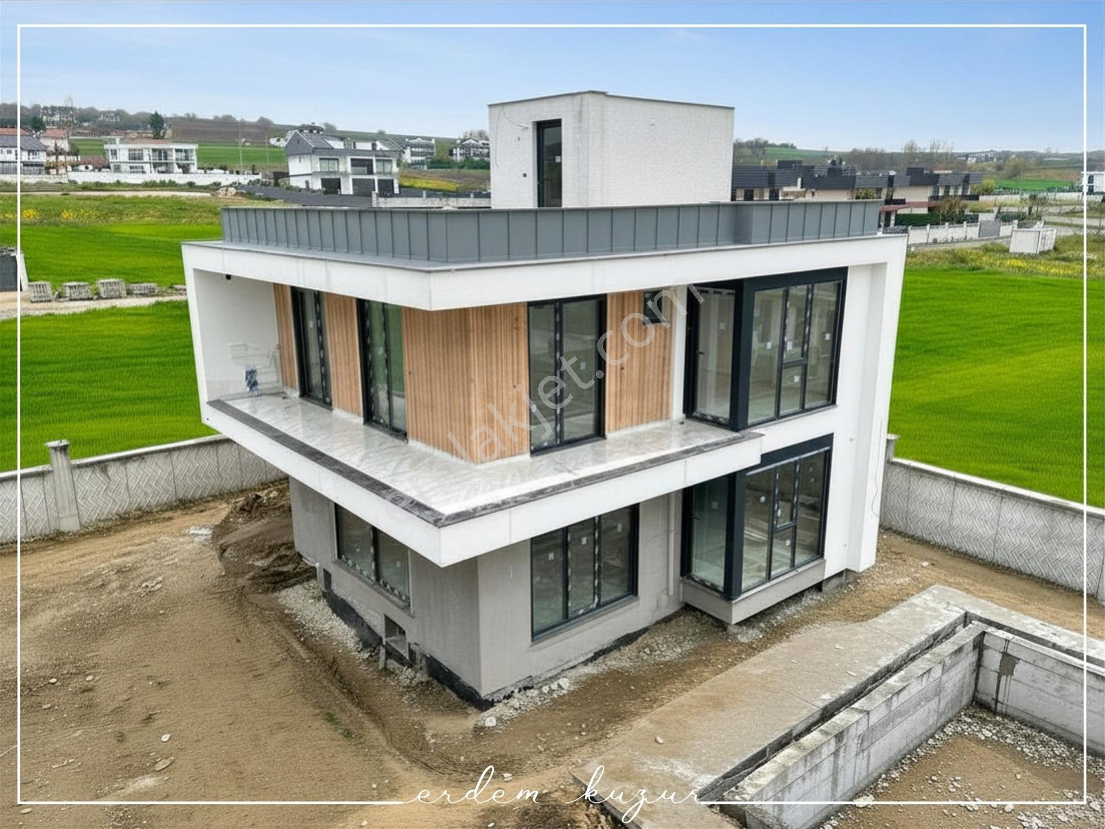 Silivri Ortaköy'de Deniz Manzaralı Lüks Müstakil Villa