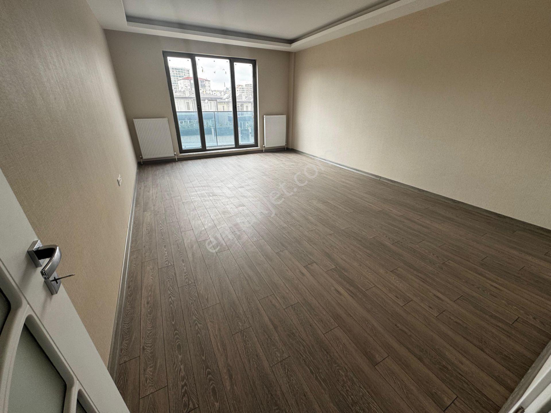 Bağlıca'nın En Gözdesi Triplex Müstakil 6+1 Kapalı Garajlı Villa - Görsel 2