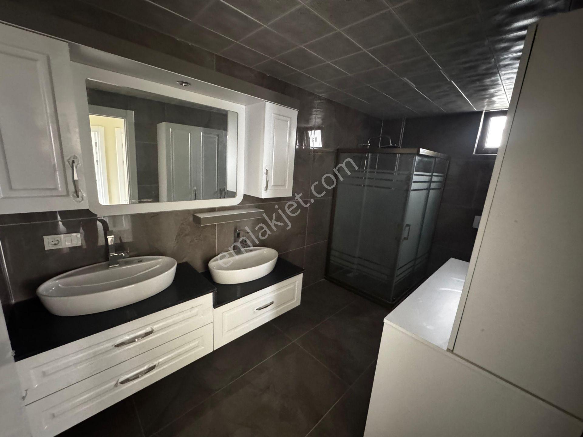 Bağlıca'nın En Gözdesi Triplex Müstakil 6+1 Kapalı Garajlı Villa - Görsel 7