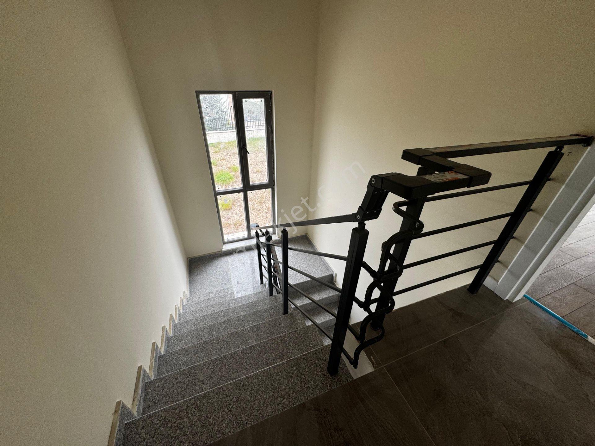 Bağlıca'nın En Gözdesi Triplex Müstakil 6+1 Kapalı Garajlı Villa - Görsel 11