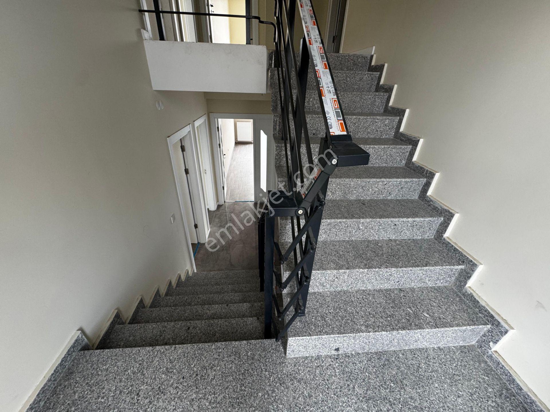 Bağlıca'nın En Gözdesi Triplex Müstakil 6+1 Kapalı Garajlı Villa - Görsel 34