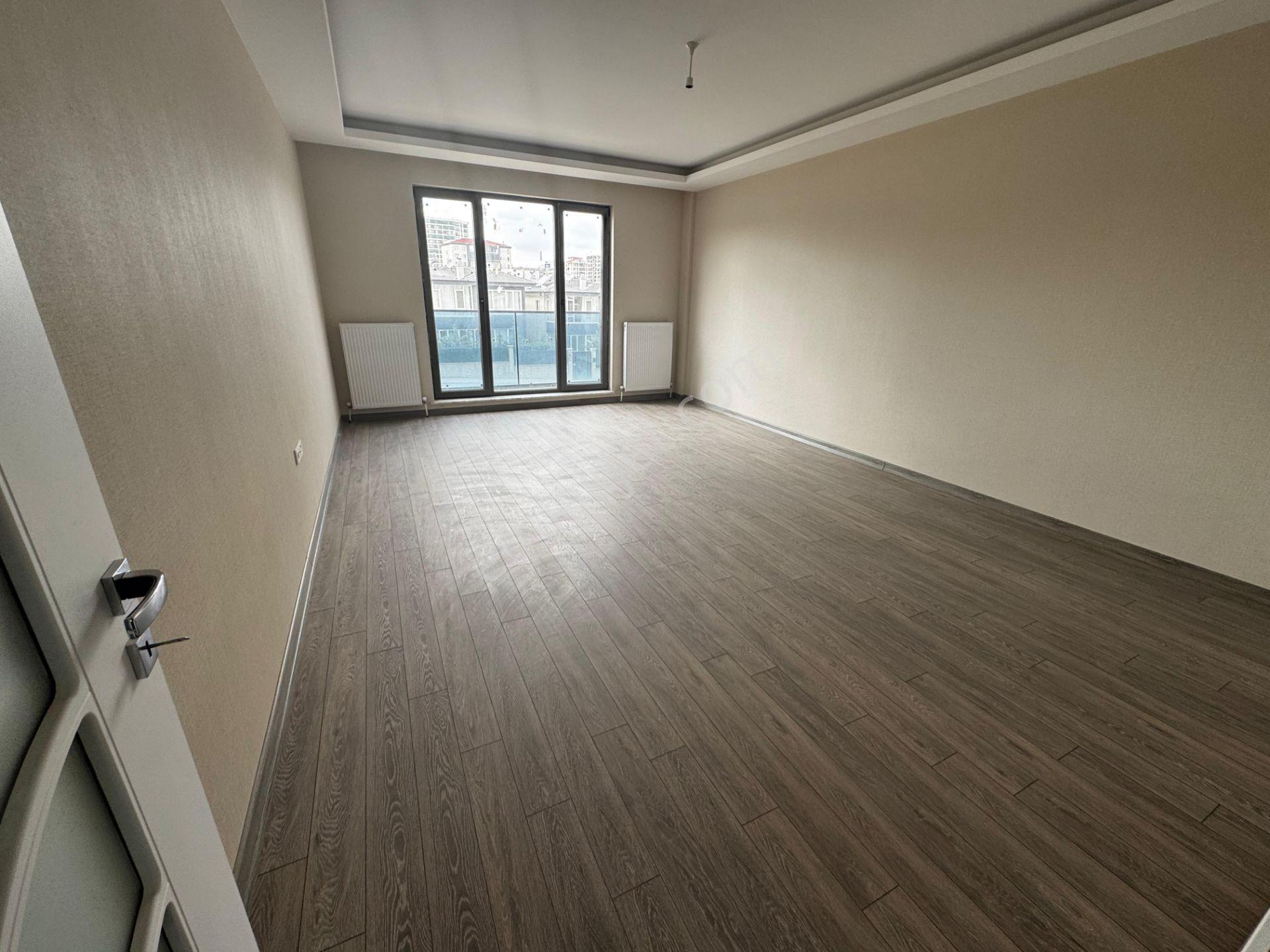 Bağlıca'nın En Gözdesi Triplex Müstakil 6+1 Kapalı Garajlı Villa - Görsel 13