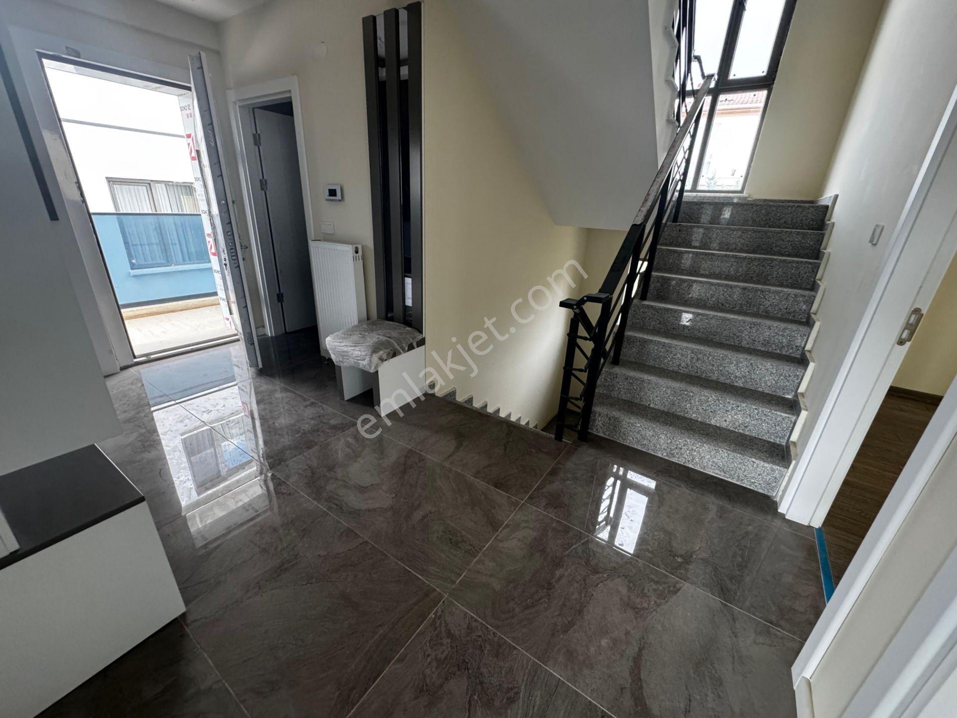 Bağlıca'nın En Gözdesi Triplex Müstakil 6+1 Kapalı Garajlı Villa - Görsel 12