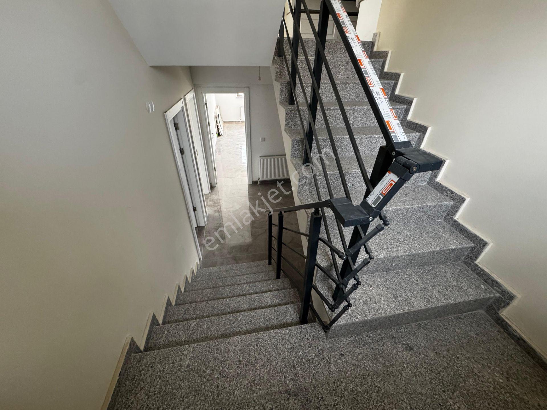 Bağlıca'nın En Gözdesi Triplex Müstakil 6+1 Kapalı Garajlı Villa - Görsel 29