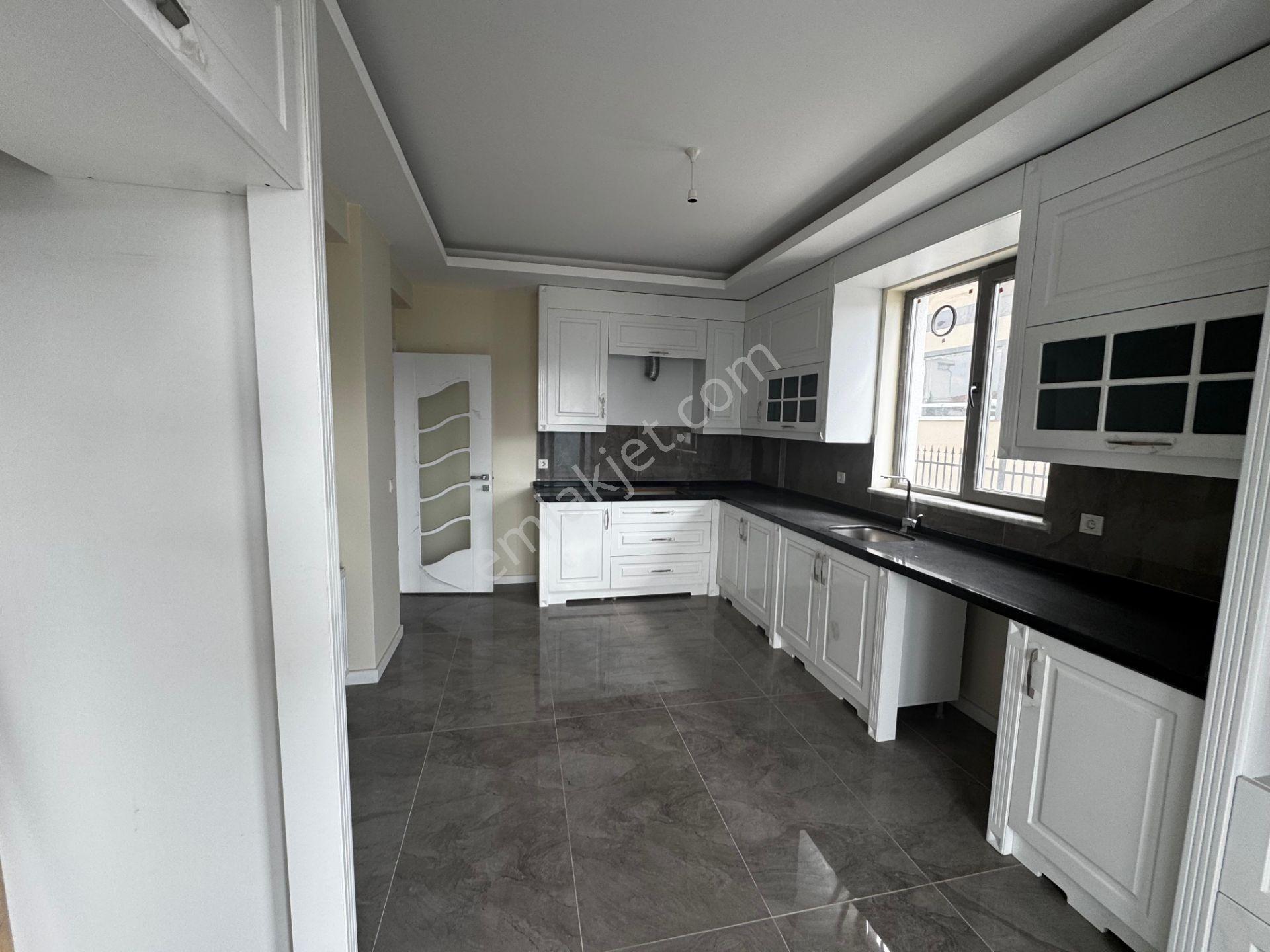 Bağlıca'nın En Gözdesi Triplex Müstakil 6+1 Kapalı Garajlı Villa - Görsel 15