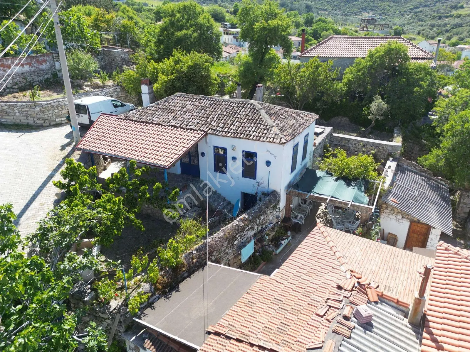 Mordoğanda Tarihi Müstakil Ev Ve Arsası