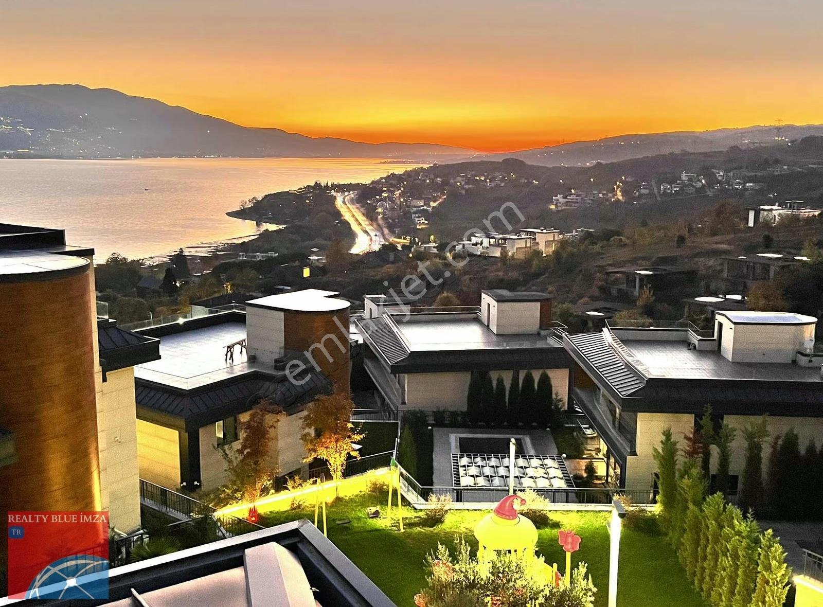 Sapanca Göl Manzaralı 650 M² Lüks Tripleks Villa