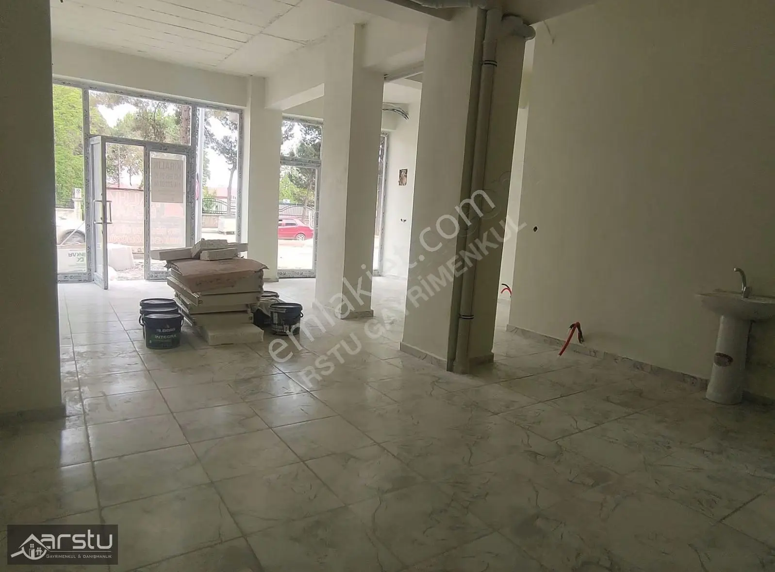 Arstu Gm Güzün Den Bulvarda İşlek Konumda Kiralık Dükkan