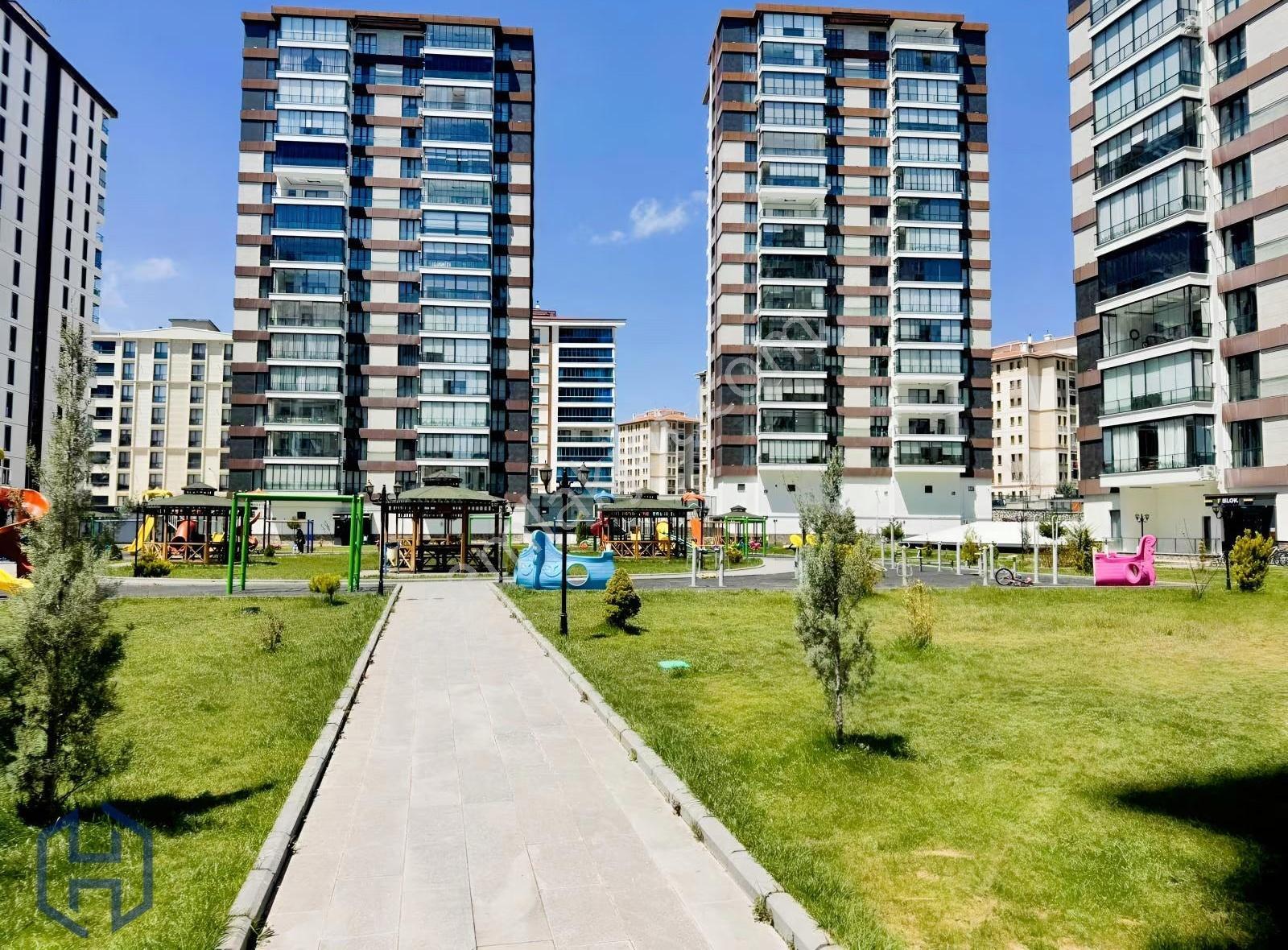 Harbert | Çaydaçıra Mah. Sahra Royal City Satılık 4+1 Lüks Daire