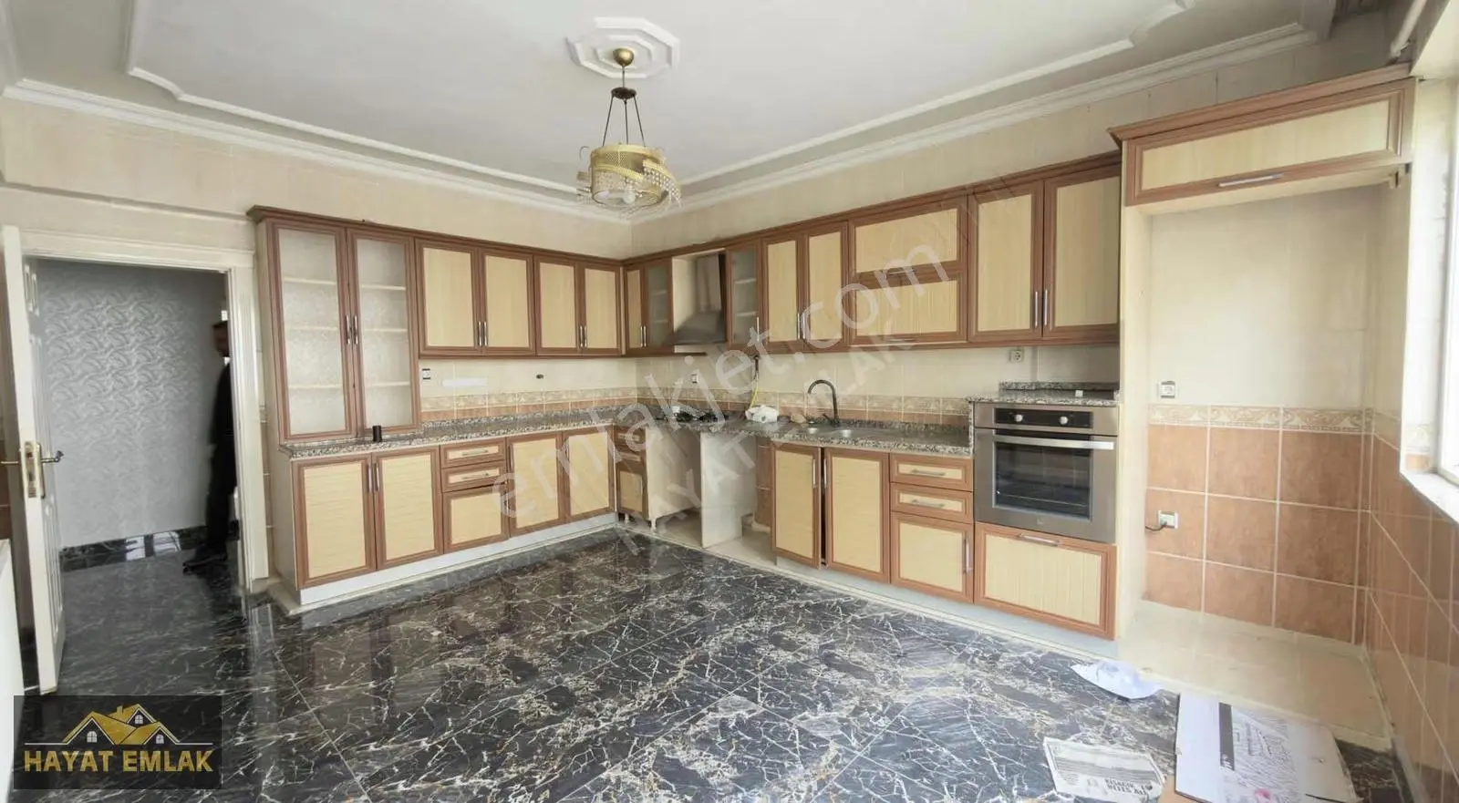 Hayat Emlak'tan Kiralık 4+1 Ara Kat Ferah Temiz Bakımlı Eksiksiz - Görsel 7