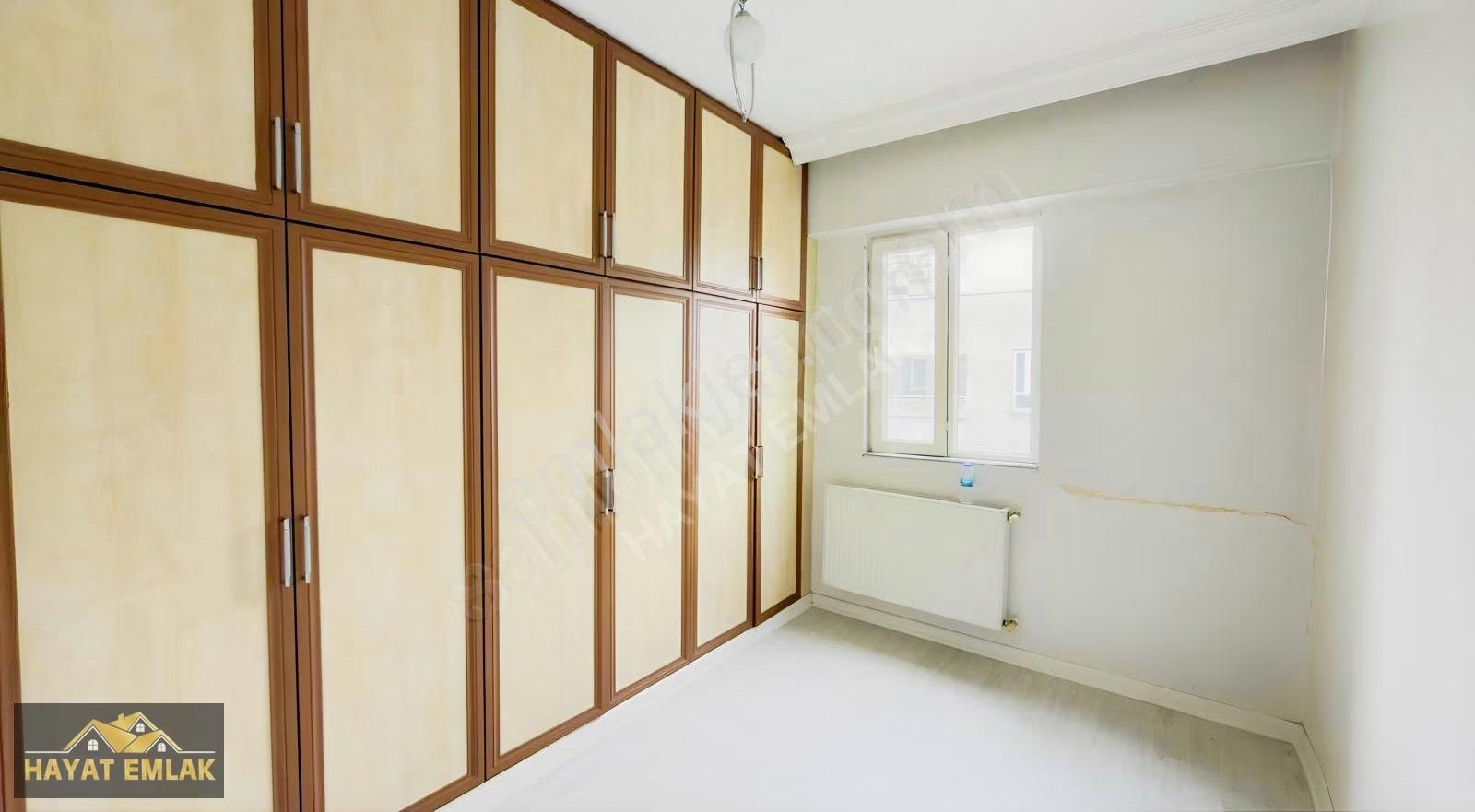 Hayat Emlak'tan Kiralık 4+1 Ara Kat Ferah Temiz Bakımlı Eksiksiz - Görsel 6