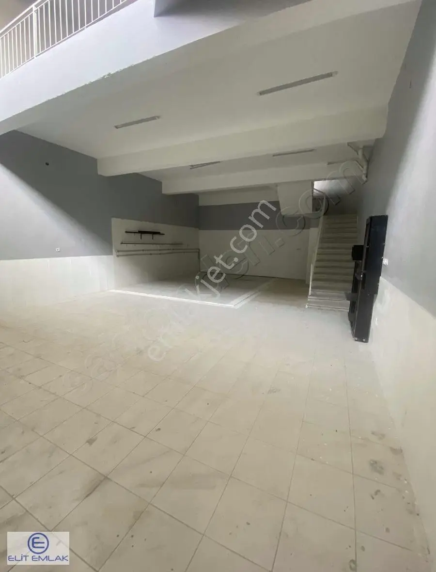 Gıda Çarşısında Batar Katlı Kiralık Dükkan - Görsel 2