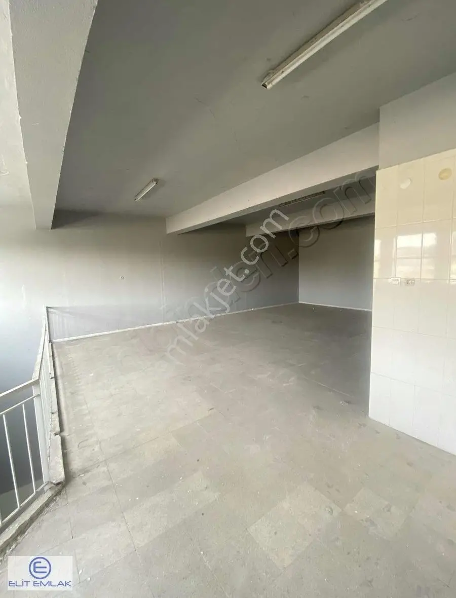 Gıda Çarşısında Batar Katlı Kiralık Dükkan - Görsel 5