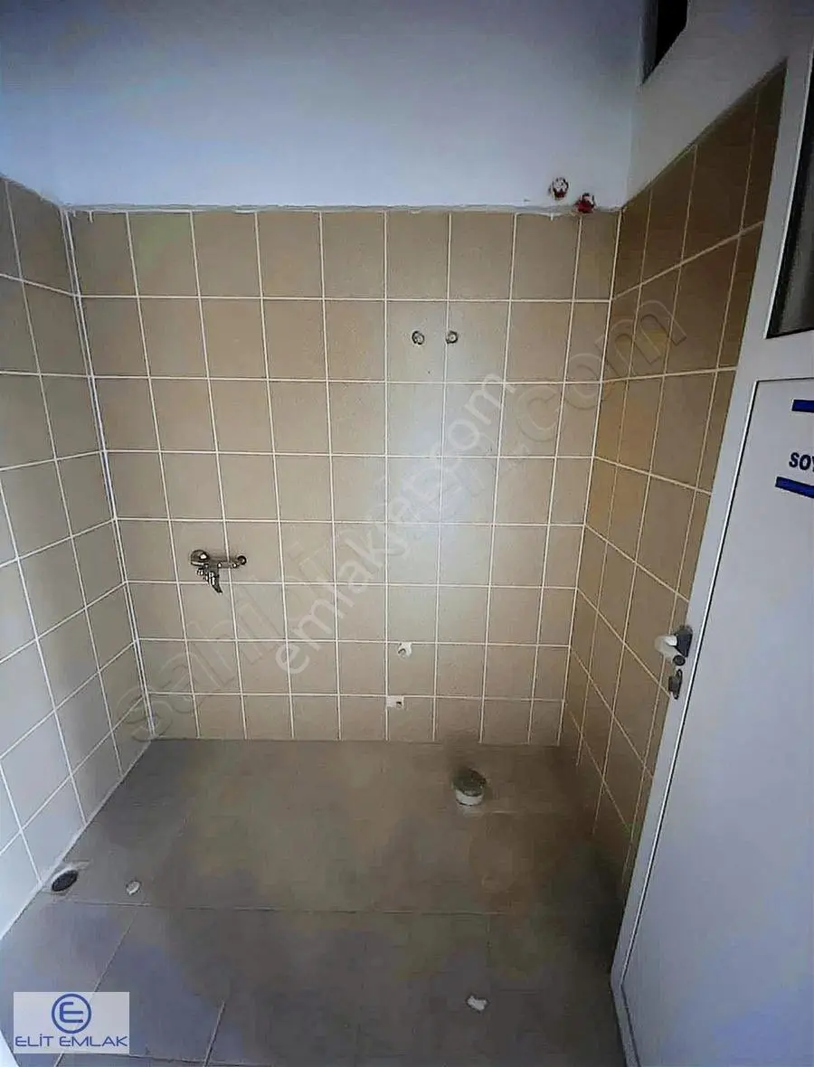 Gıda Çarşısında Batar Katlı Kiralık Dükkan - Görsel 3