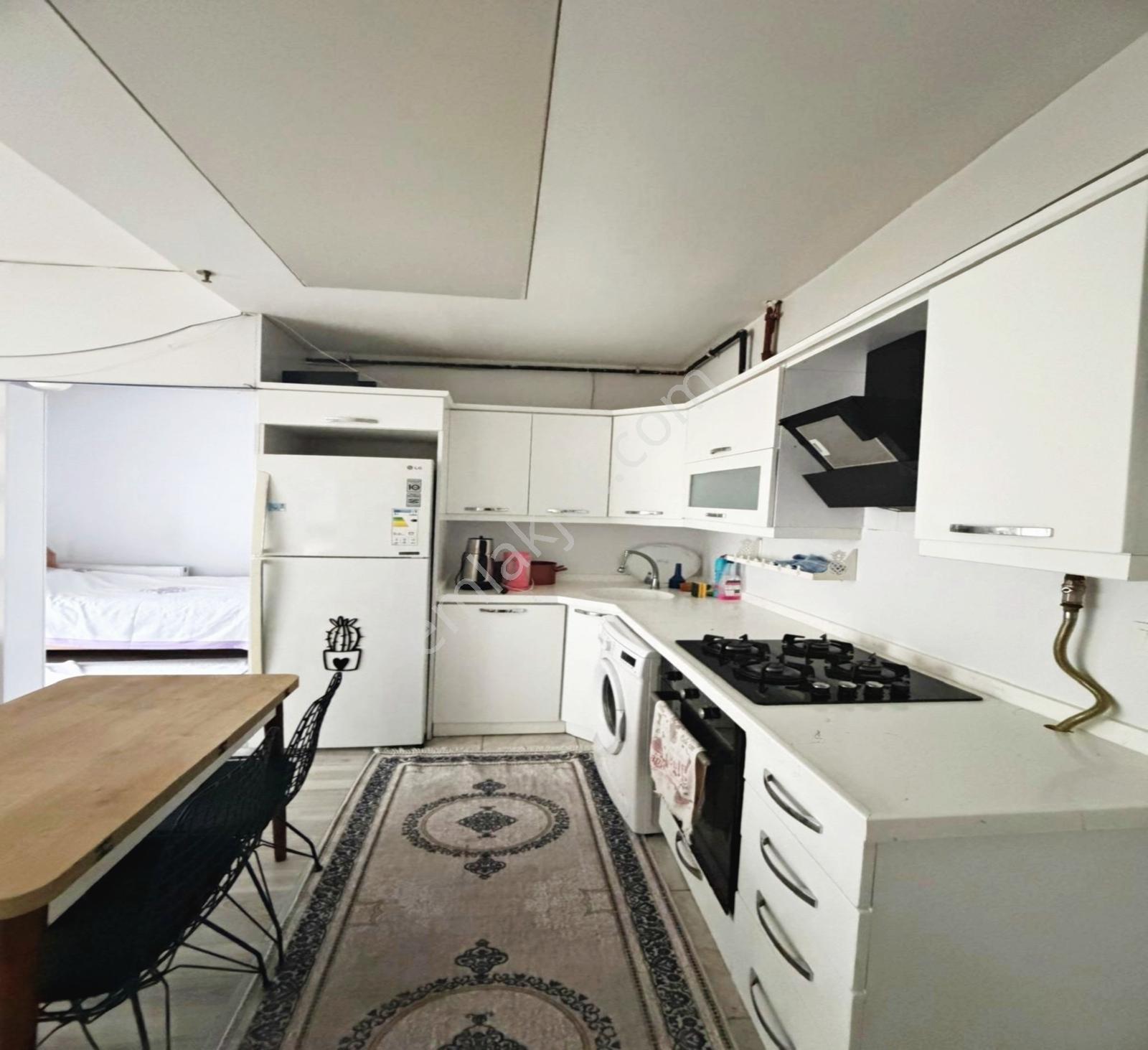 Metrobüse 10 Dakika Yürüme Mesafesi Site İçi Eşyalı Daire - Görsel 18