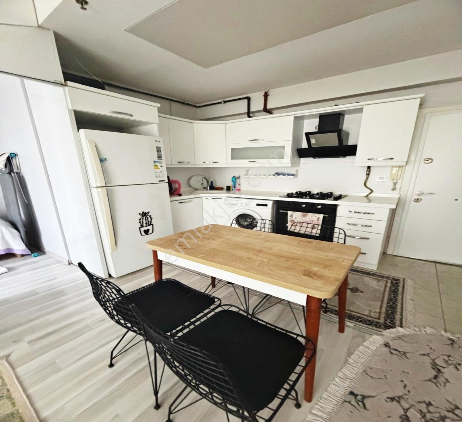 Metrobüse 10 Dakika Yürüme Mesafesi Site İçi Eşyalı Daire - Görsel 33
