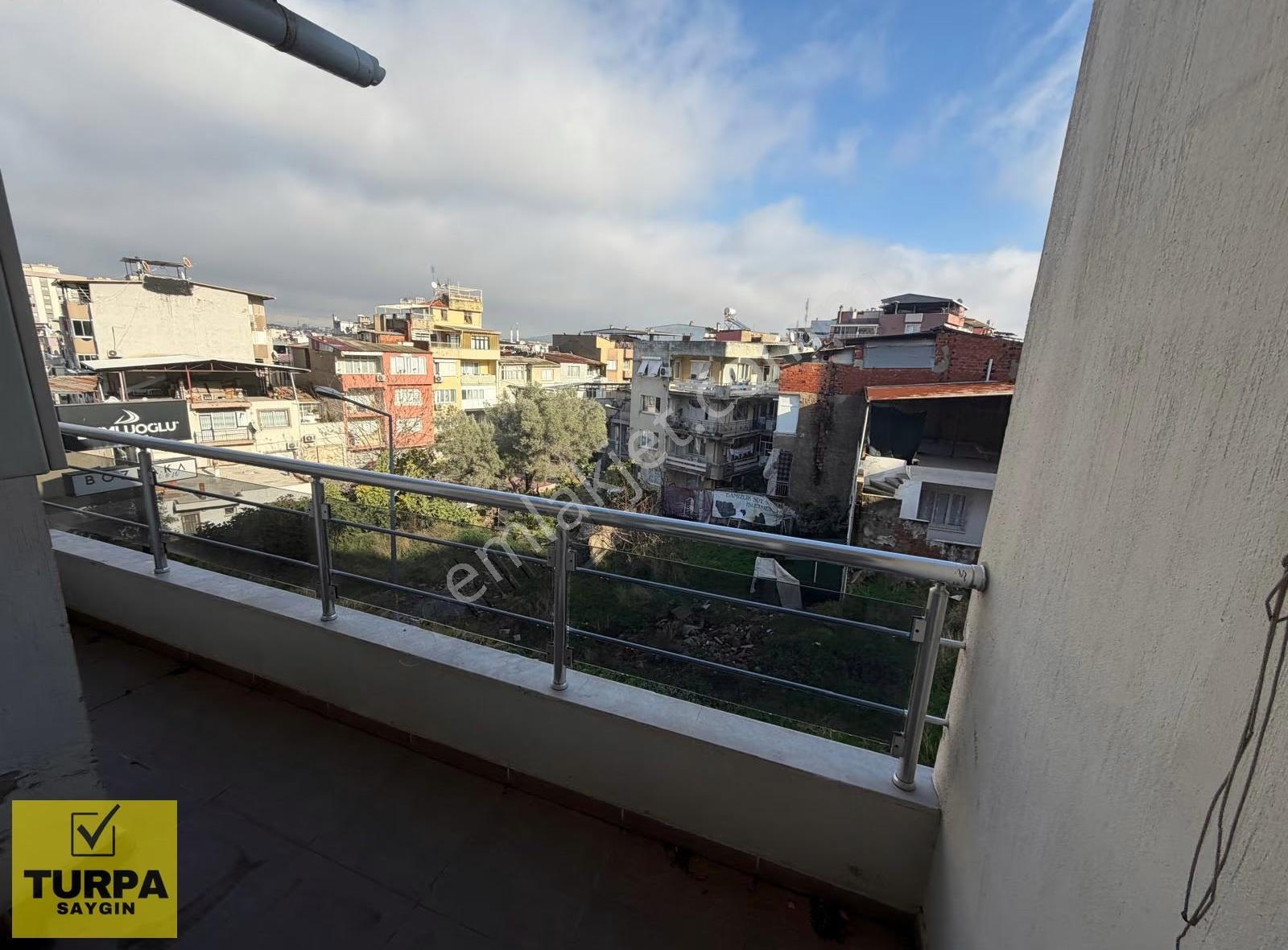 Gülyaka'da..içinde 24 Bin Kiracılı, Ara Kat K.mutfak 2+1 Satılık - Görsel 9