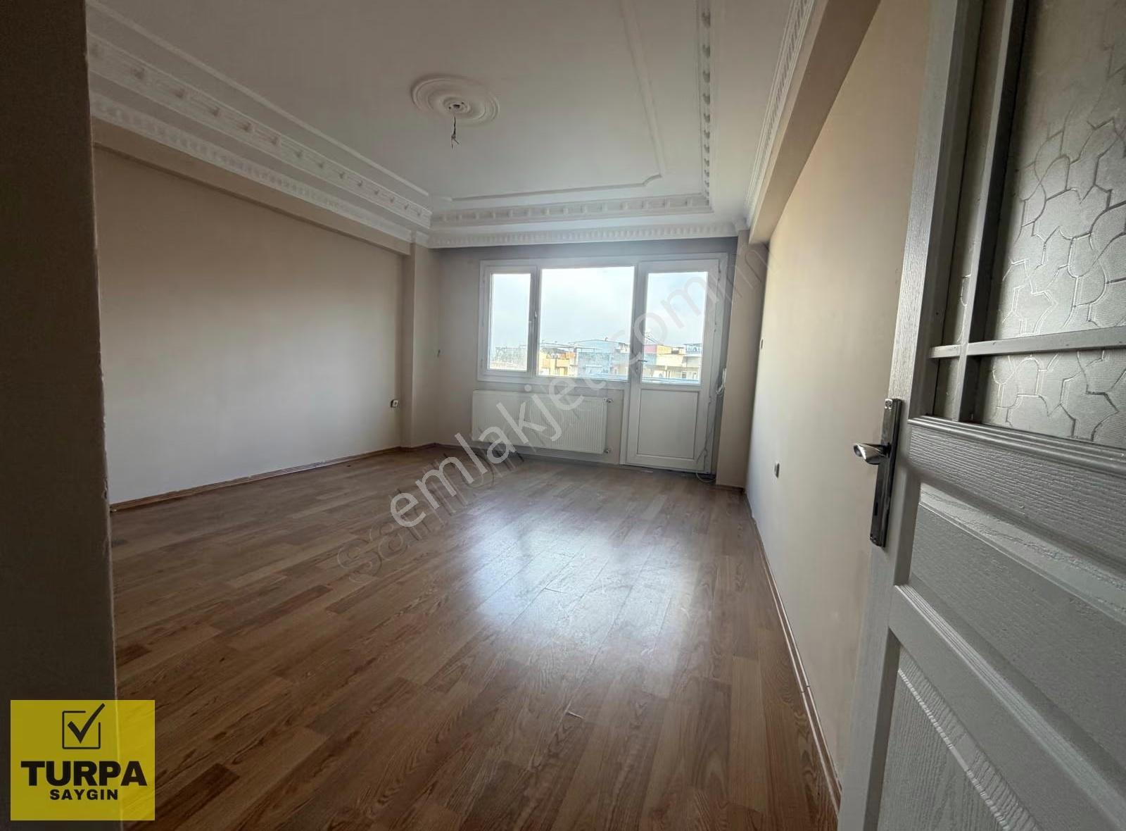 Gülyaka'da..içinde 24 Bin Kiracılı, Ara Kat K.mutfak 2+1 Satılık - Görsel 5