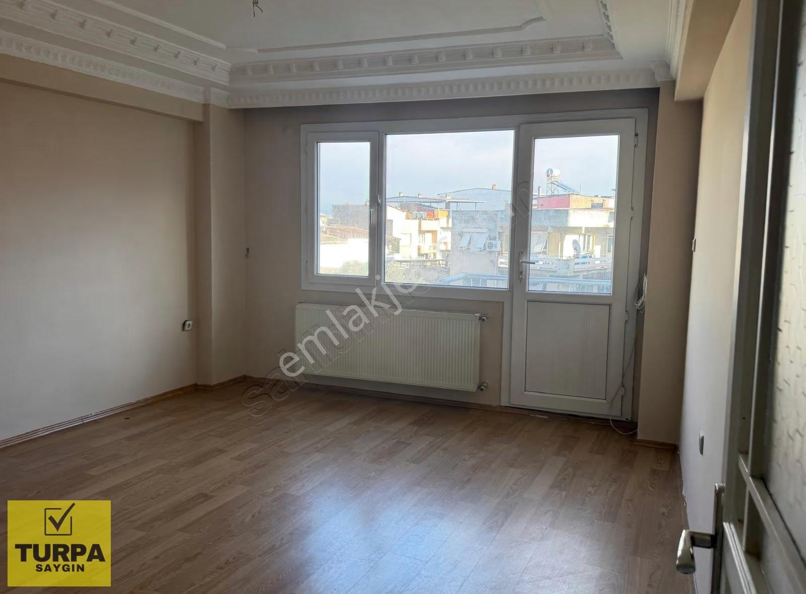 Gülyaka'da..içinde 24 Bin Kiracılı, Ara Kat K.mutfak 2+1 Satılık - Görsel 6