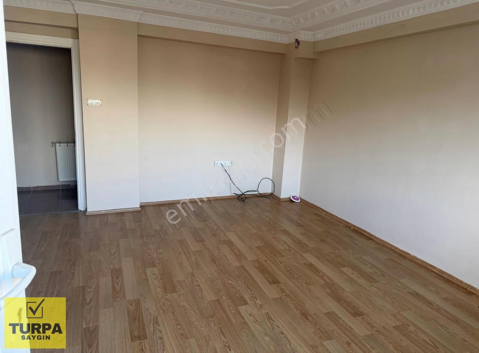 Gülyaka'da..içinde 24 Bin Kiracılı, Ara Kat K.mutfak 2+1 Satılık - Görsel 11