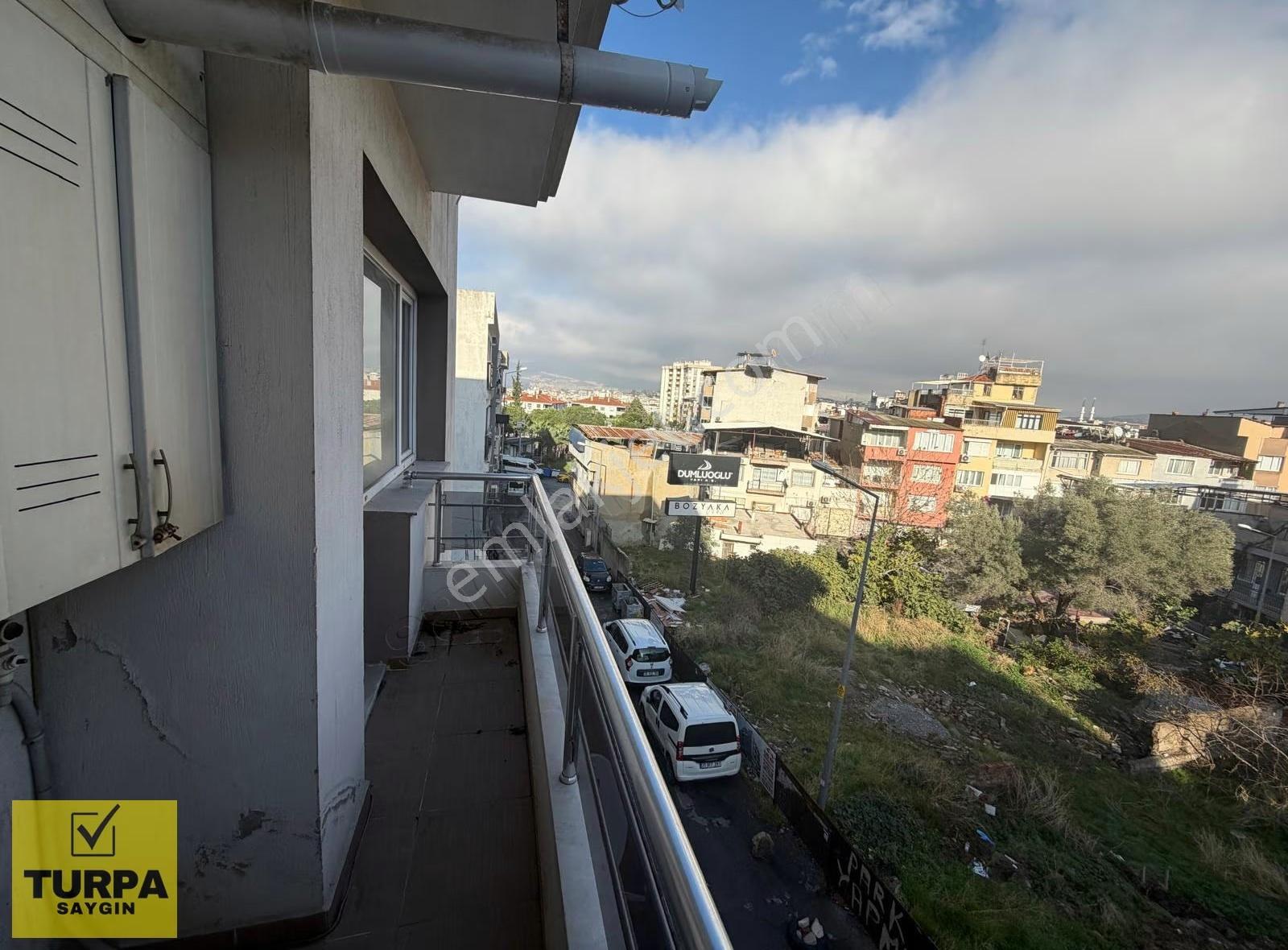 Gülyaka'da..içinde 24 Bin Kiracılı, Ara Kat K.mutfak 2+1 Satılık - Görsel 23