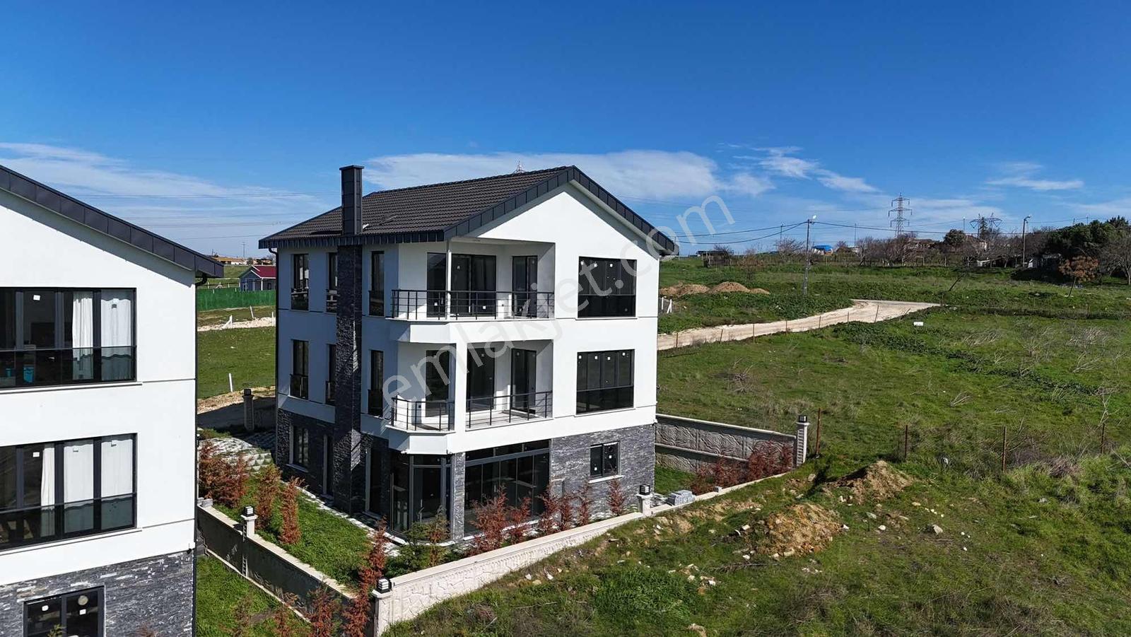 Çanta Mahallesinde Doğa Ve Deniz Manzaralı 5+3 Satılık Villa