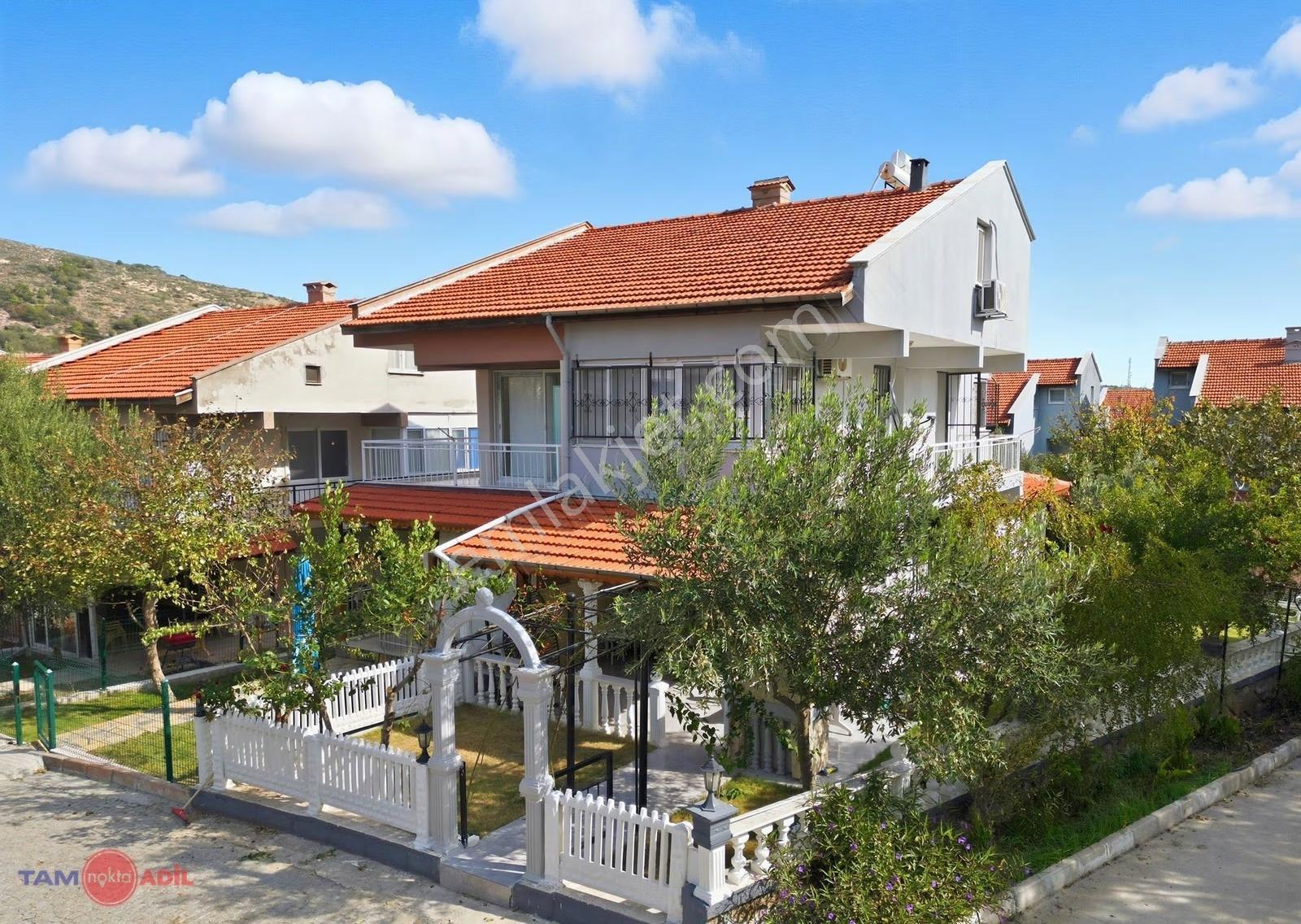Çandarlı Körfez Sitesinde Müstakil Bahçeli 4+1 Fırsatı
