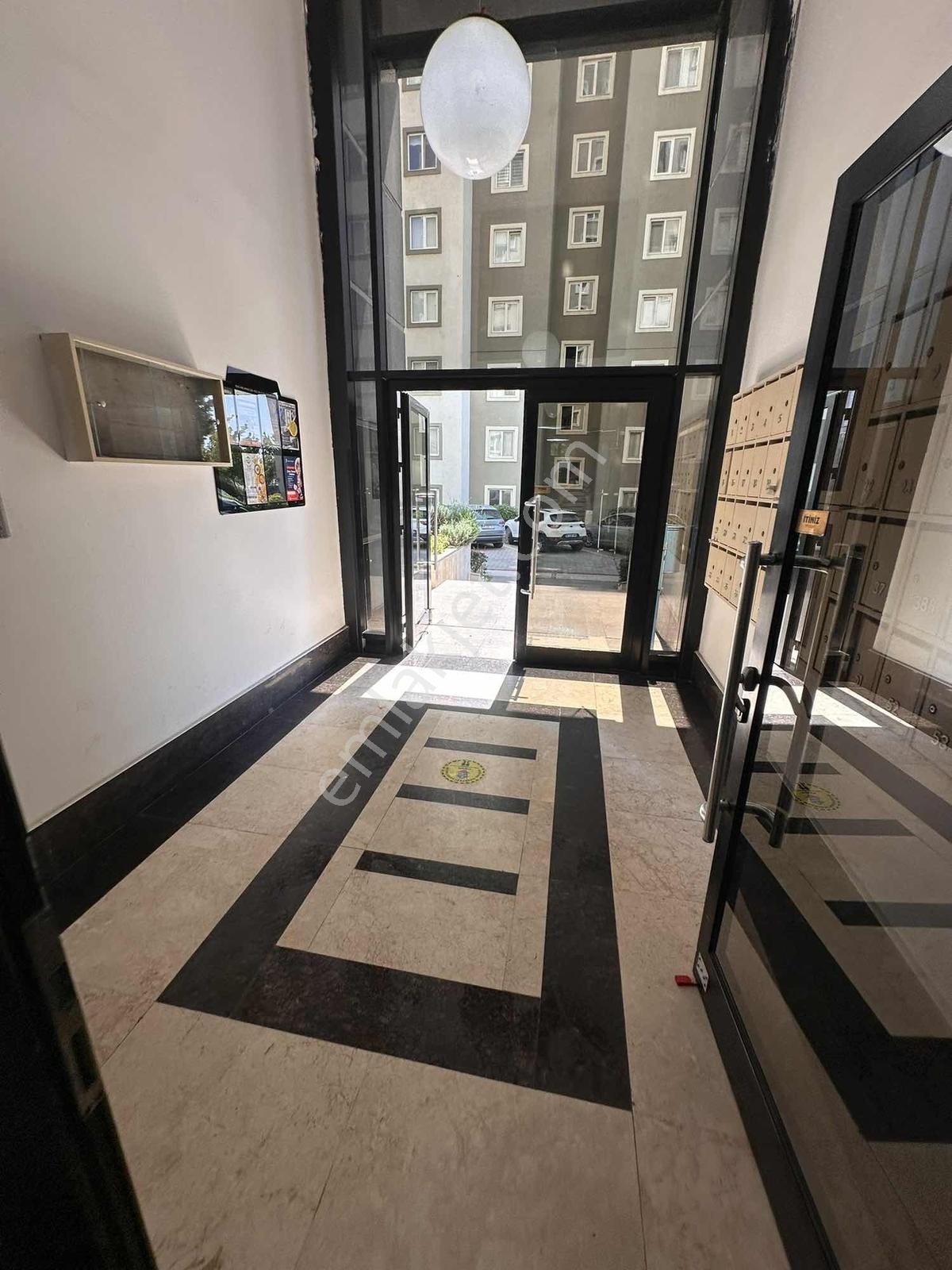 Akkaya İnşaattan Ç.park Evleri Ara Kat E.banyo,havuz Kiralık 3+1 - Görsel 2