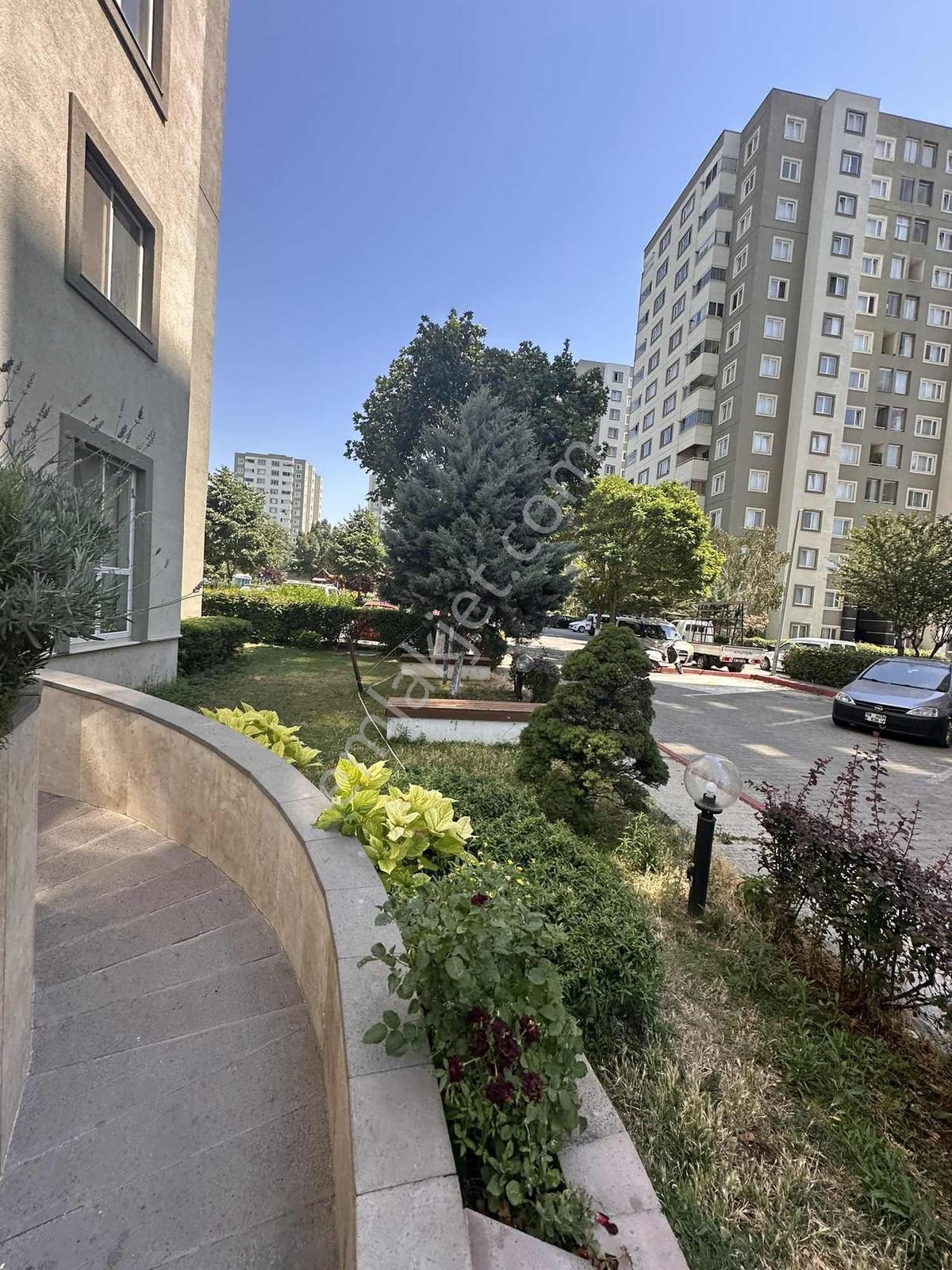 Akkaya İnşaattan Ç.park Evleri Ara Kat E.banyo,havuz Kiralık 3+1 - Görsel 21