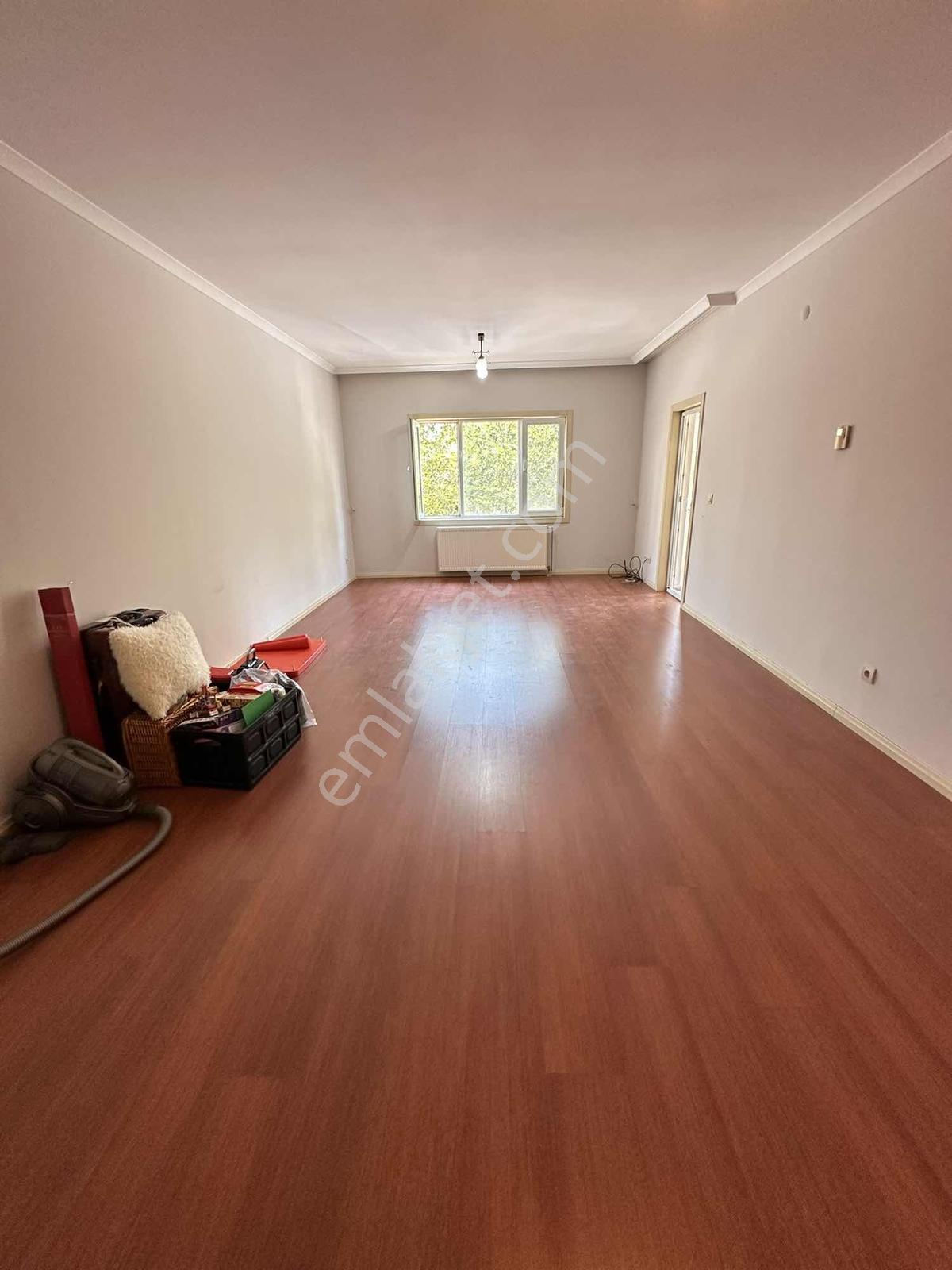 Akkaya İnşaattan Ç.park Evleri Ara Kat E.banyo,havuz Kiralık 3+1