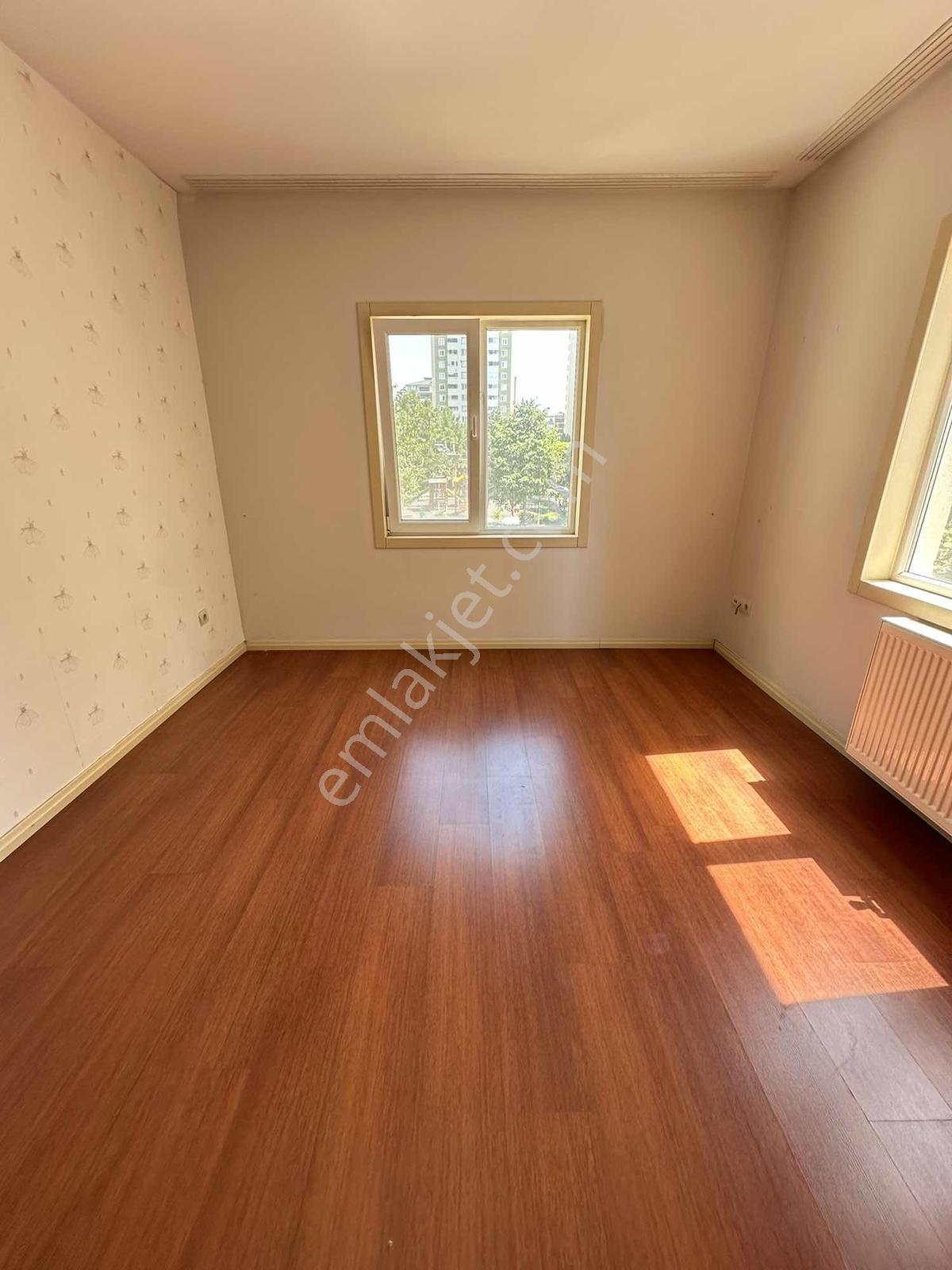 Akkaya İnşaattan Ç.park Evleri Ara Kat E.banyo,havuz Kiralık 3+1 - Görsel 12