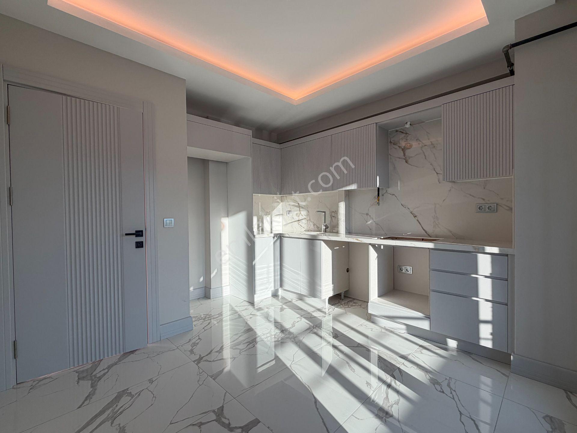 Salon Ayrı Giyinme Odası 2 Banyo Geniş 2+1 - Görsel 4