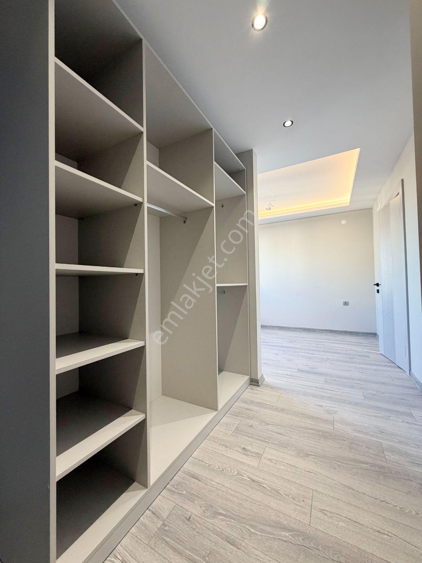 Salon Ayrı Giyinme Odası 2 Banyo Geniş 2+1 - Görsel 8