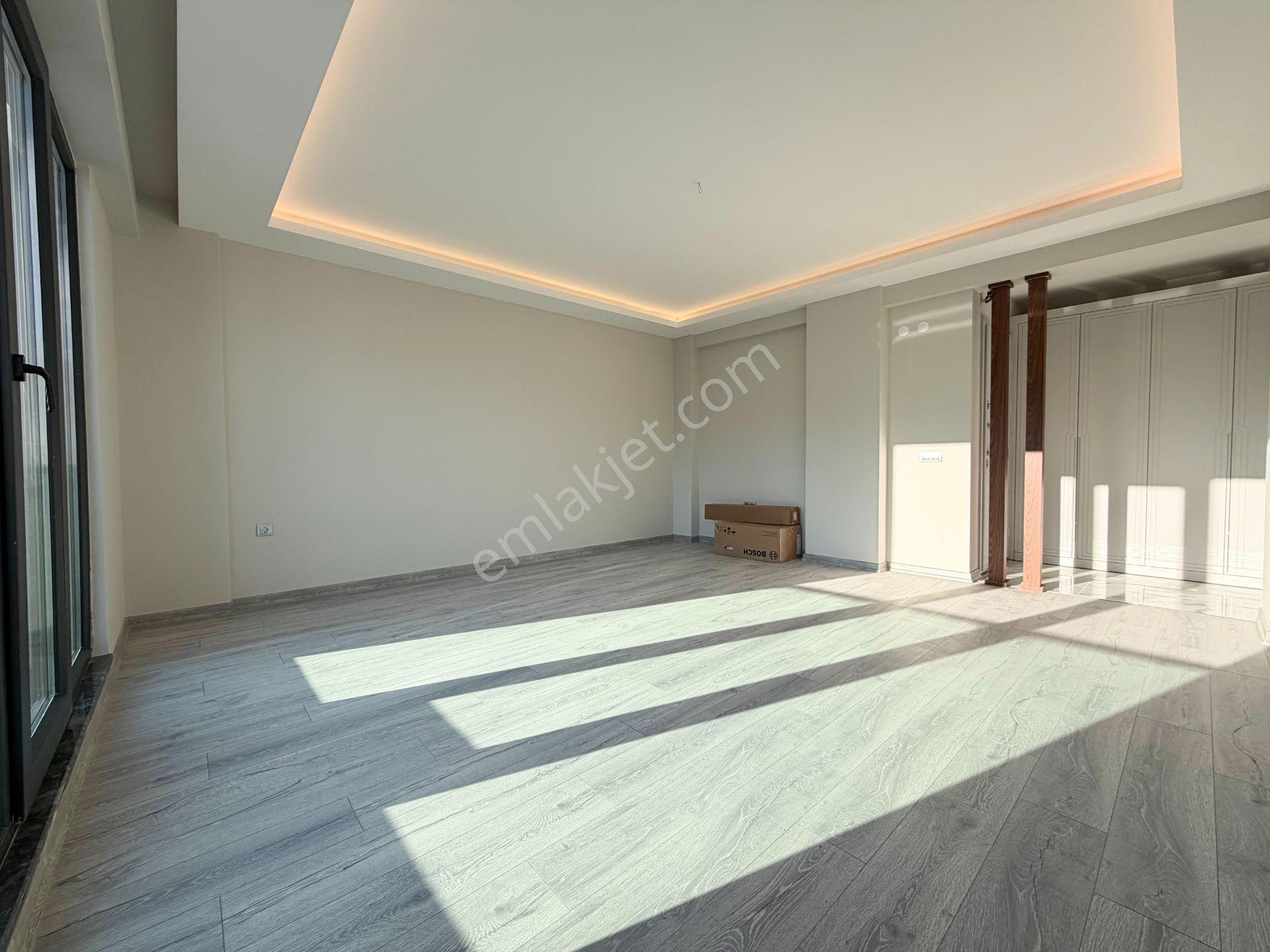 Salon Ayrı Giyinme Odası 2 Banyo Geniş 2+1 - Görsel 11