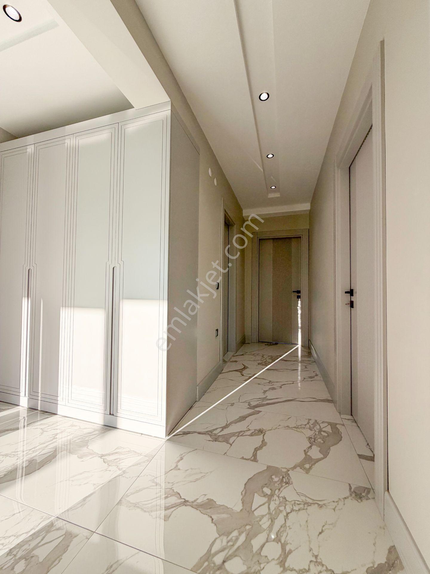 Salon Ayrı Giyinme Odası 2 Banyo Geniş 2+1 - Görsel 24