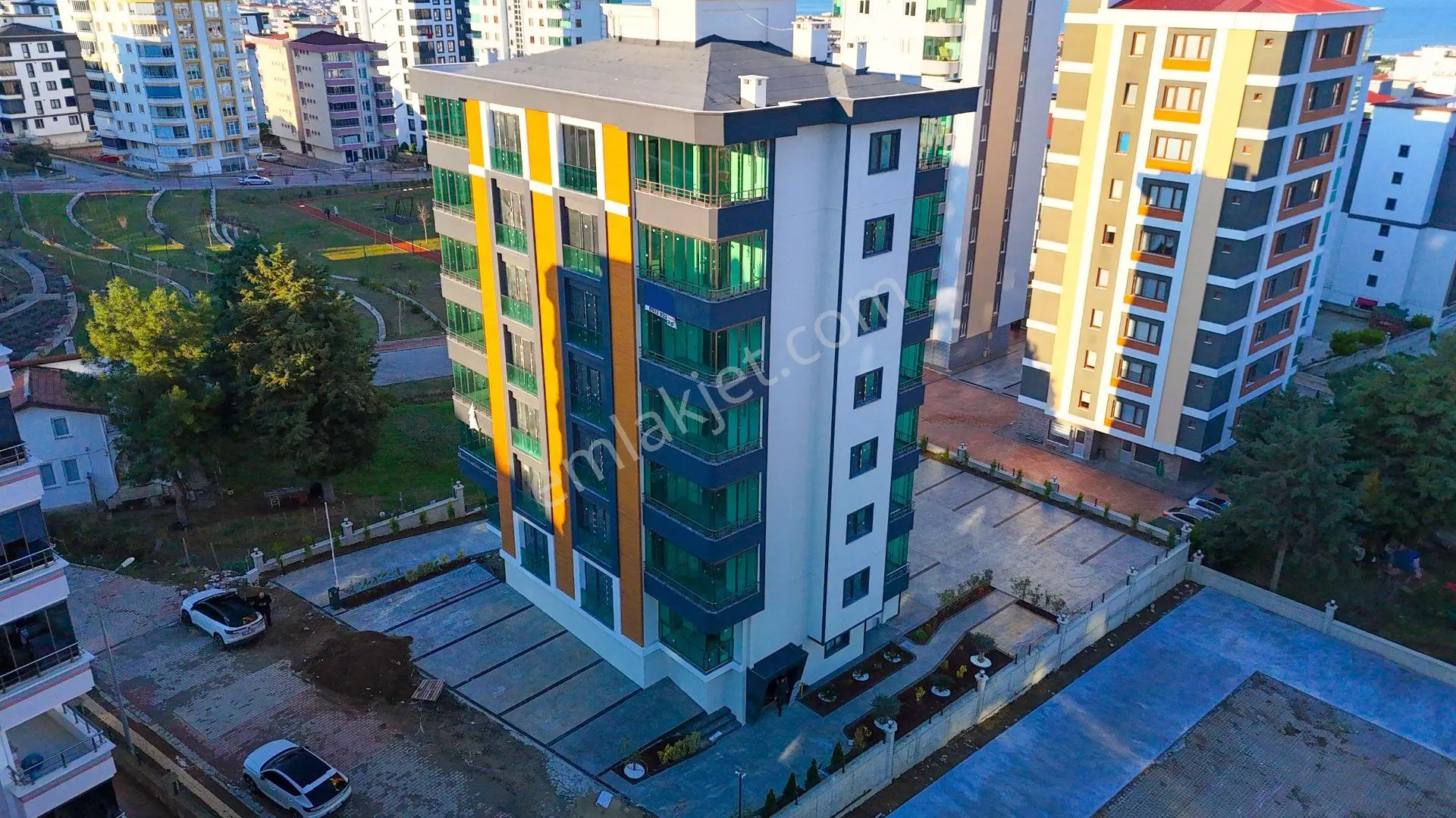 Salon Ayrı Giyinme Odası 2 Banyo Geniş 2+1