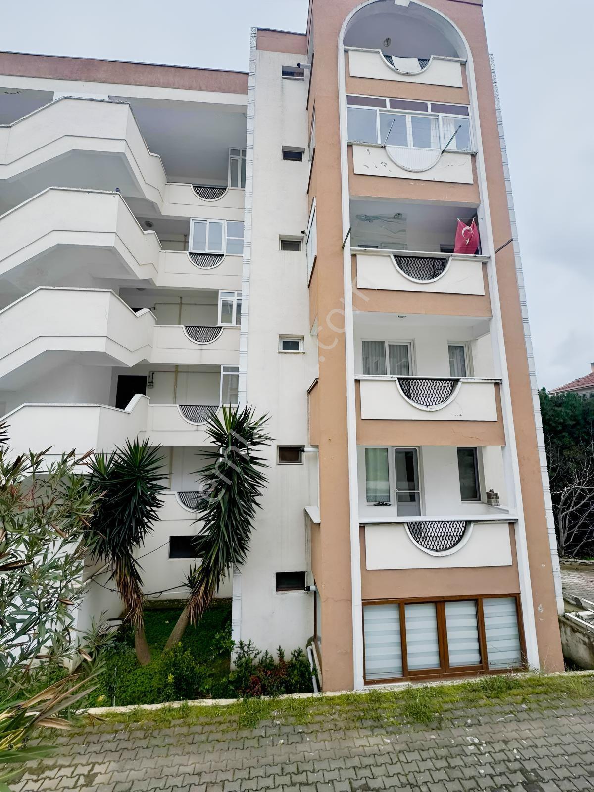 Deniz Manzaralı Denize Sıfır Sitede 2+1 Eşyalı Satılık Daire - Görsel 13
