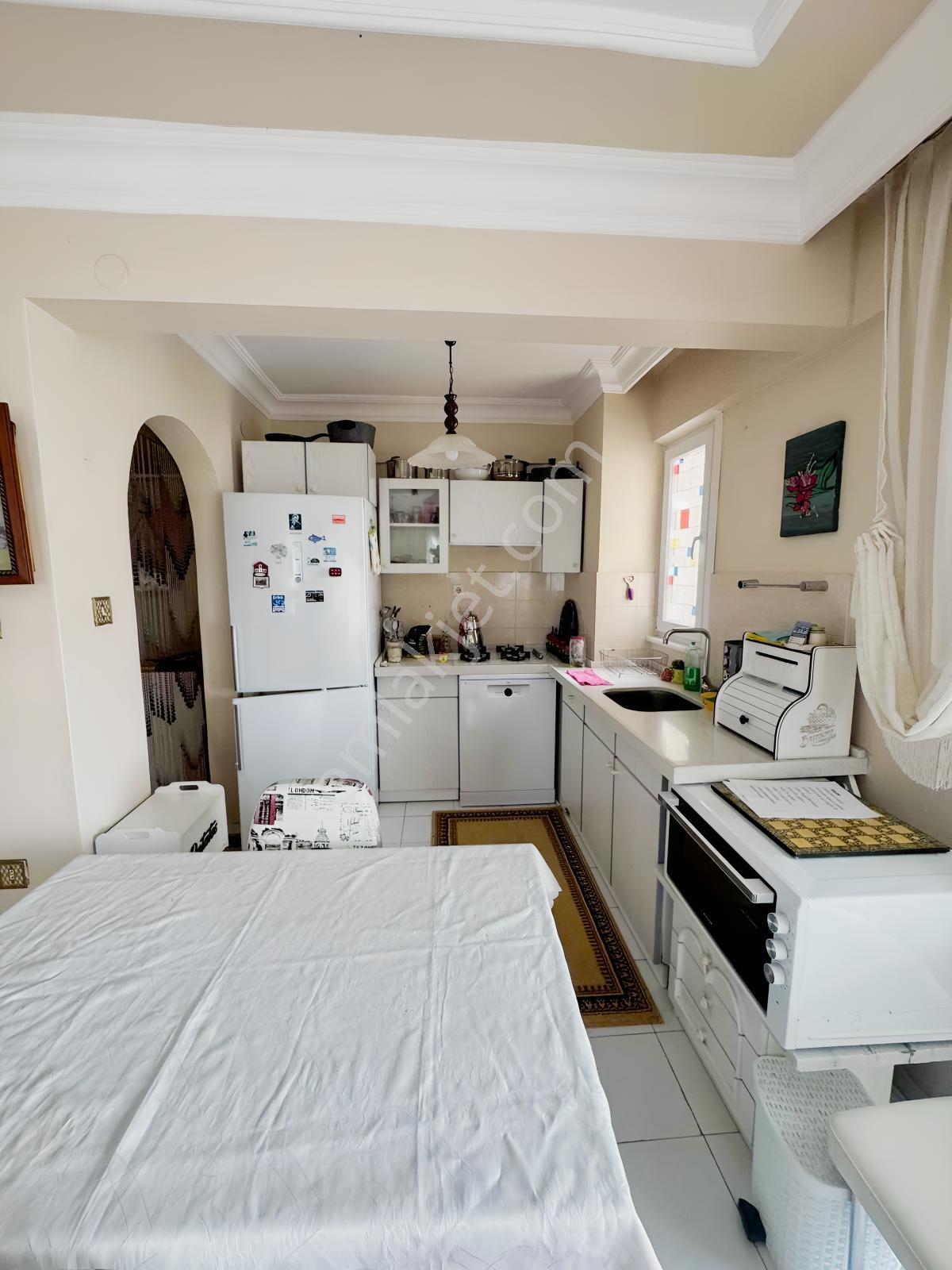 Deniz Manzaralı Denize Sıfır Sitede 2+1 Eşyalı Satılık Daire - Görsel 3