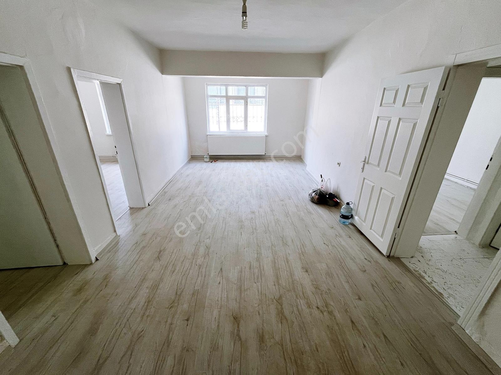 Agen'den Metroya Yürüme Mesafesinde Giriş Kat Kiralık 3+1 - Görsel 2
