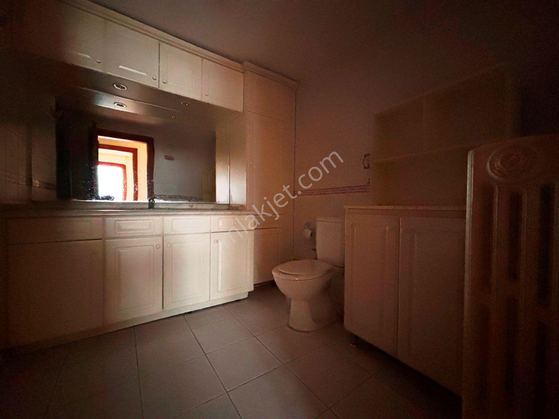 Bağdat Caddesi Academic Klinik Yanı 2.kat Kullanışlı Kiralık 3+1 - Görsel 22