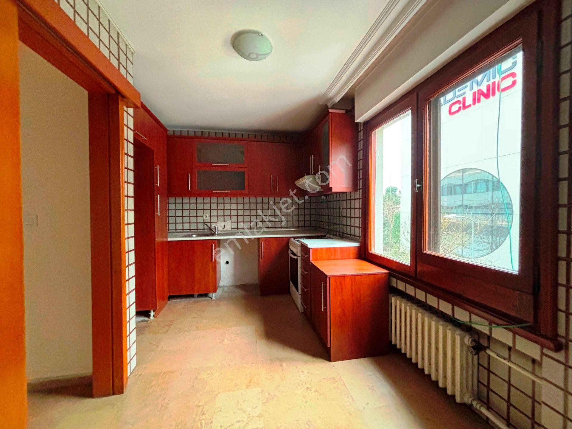 Bağdat Caddesi Academic Klinik Yanı 2.kat Kullanışlı Kiralık 3+1 - Görsel 25