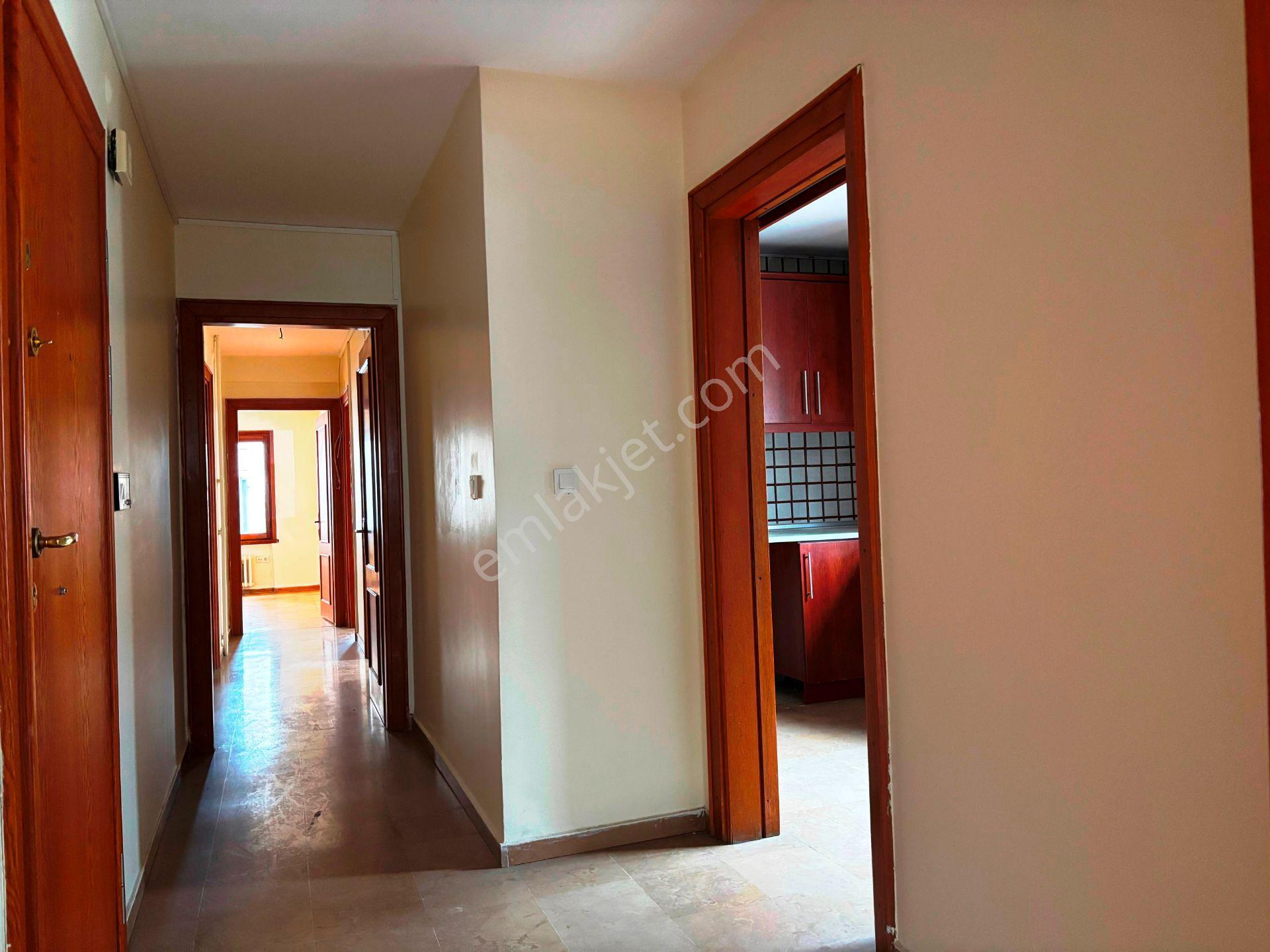 Bağdat Caddesi Academic Klinik Yanı 2.kat Kullanışlı Kiralık 3+1 - Görsel 20