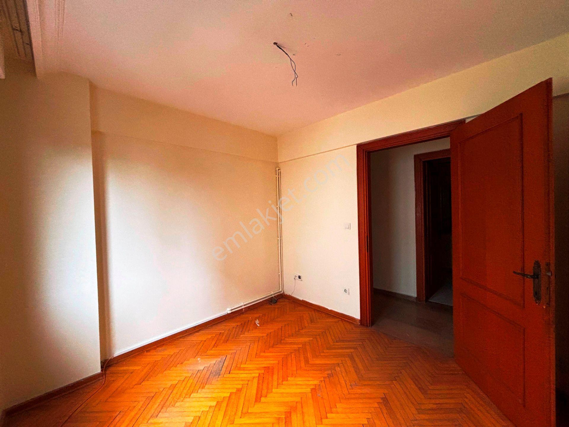 Bağdat Caddesi Academic Klinik Yanı 2.kat Kullanışlı Kiralık 3+1 - Görsel 16