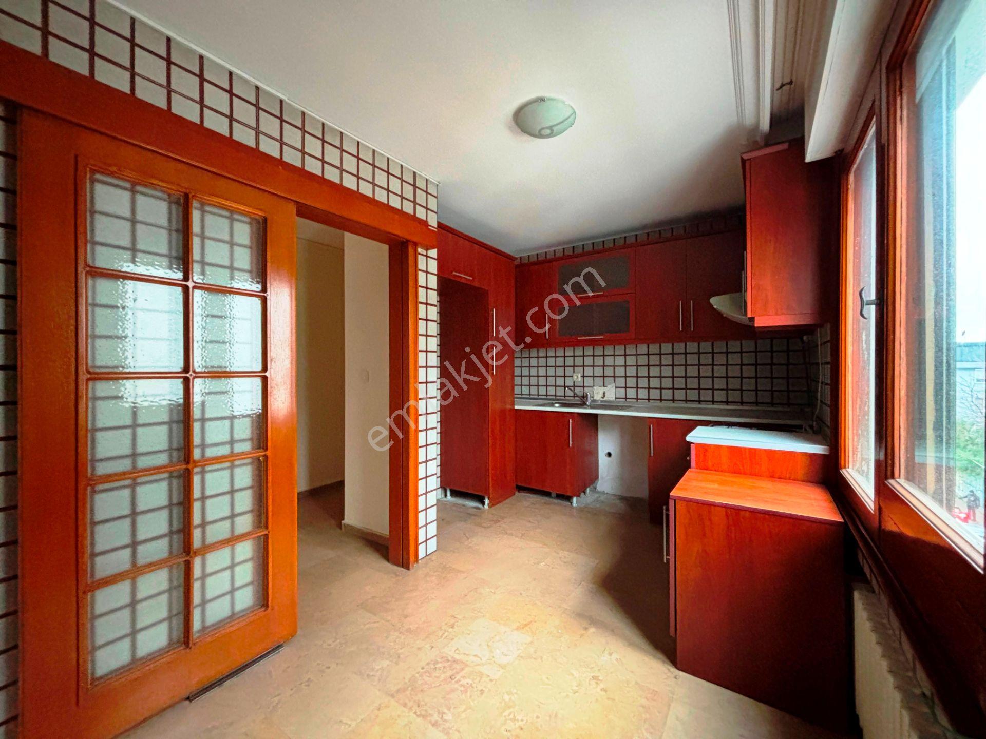 Bağdat Caddesi Academic Klinik Yanı 2.kat Kullanışlı Kiralık 3+1 - Görsel 24
