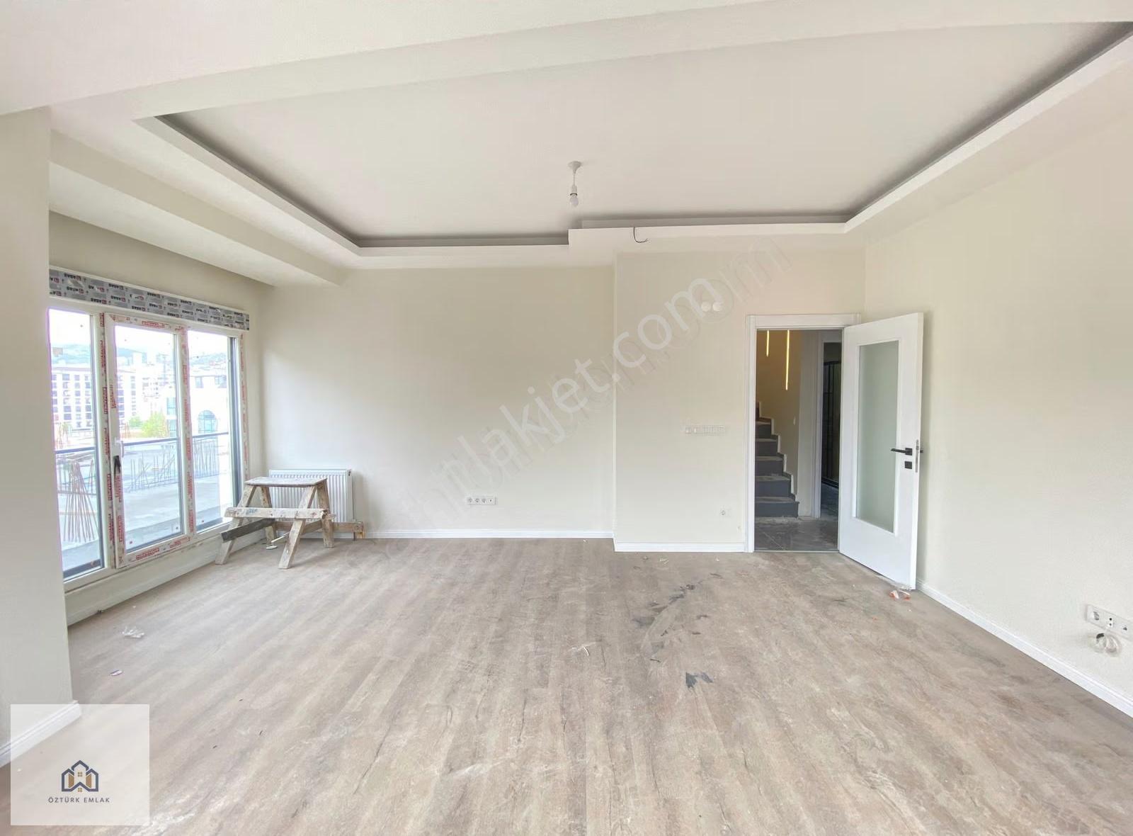 Pendik Batı Mahallesinde 4+2 Prestijli Geniş Teraslı Daire - Görsel 17