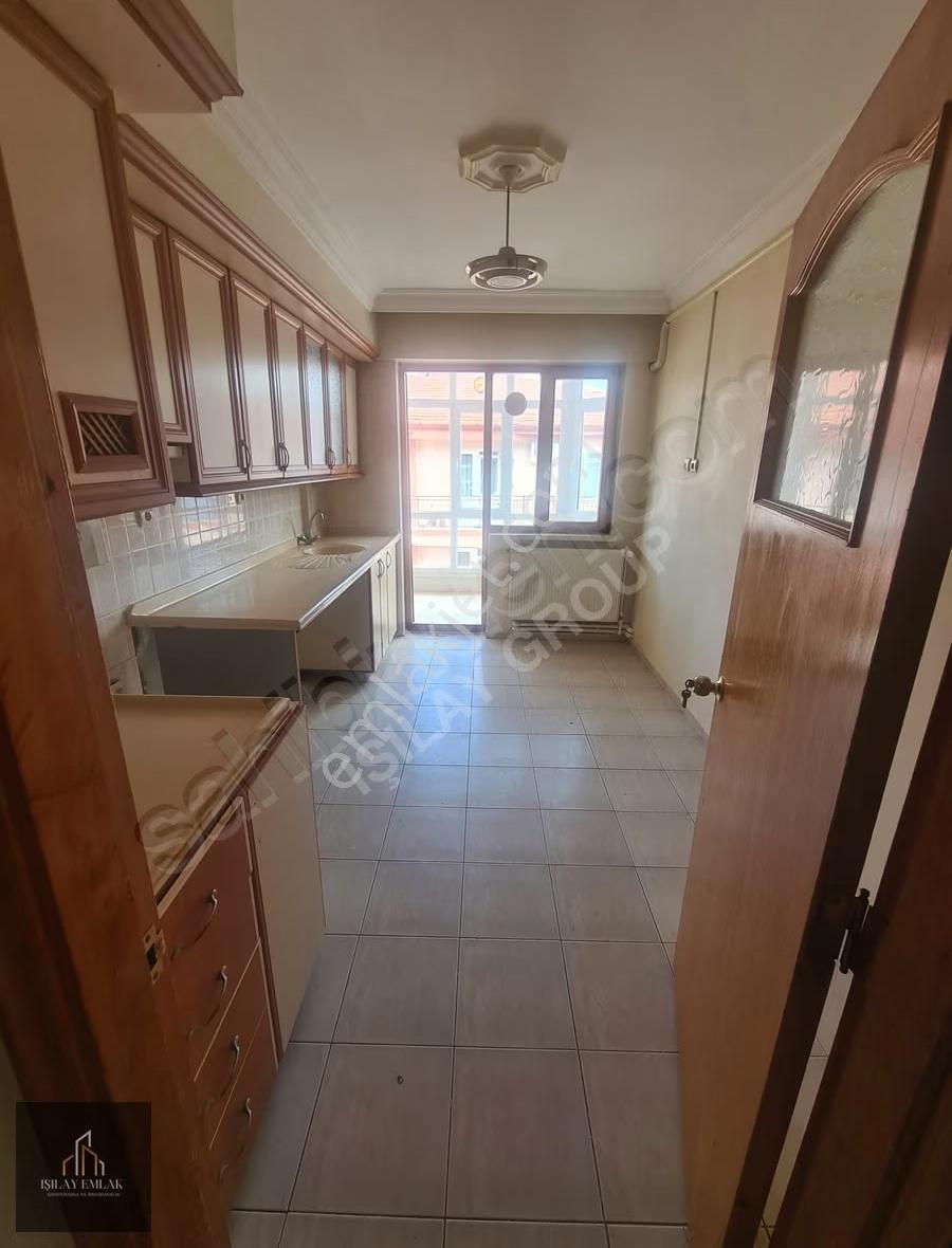Afyon Mareşal Fevzi Çakmak Mahallesi 3+1 Kiralık Daire - Görsel 3