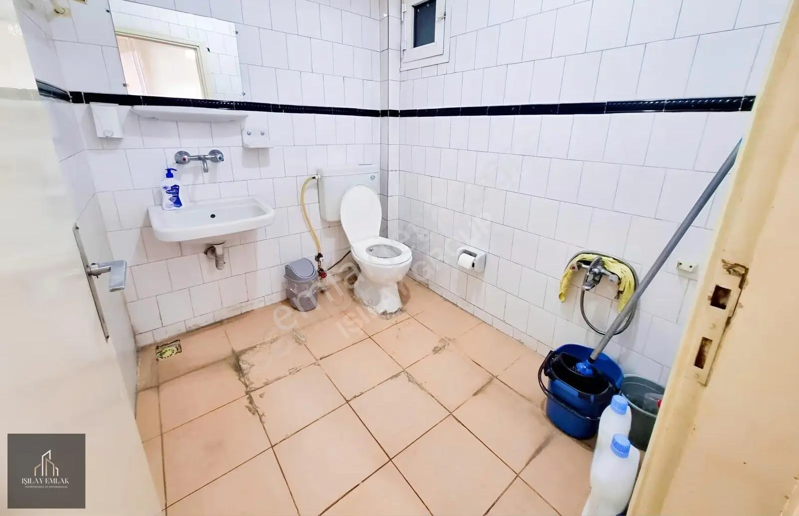 Afyon Davulcuoğlu İş Merkezinde 1+1 Satılık Ofis - Görsel 2